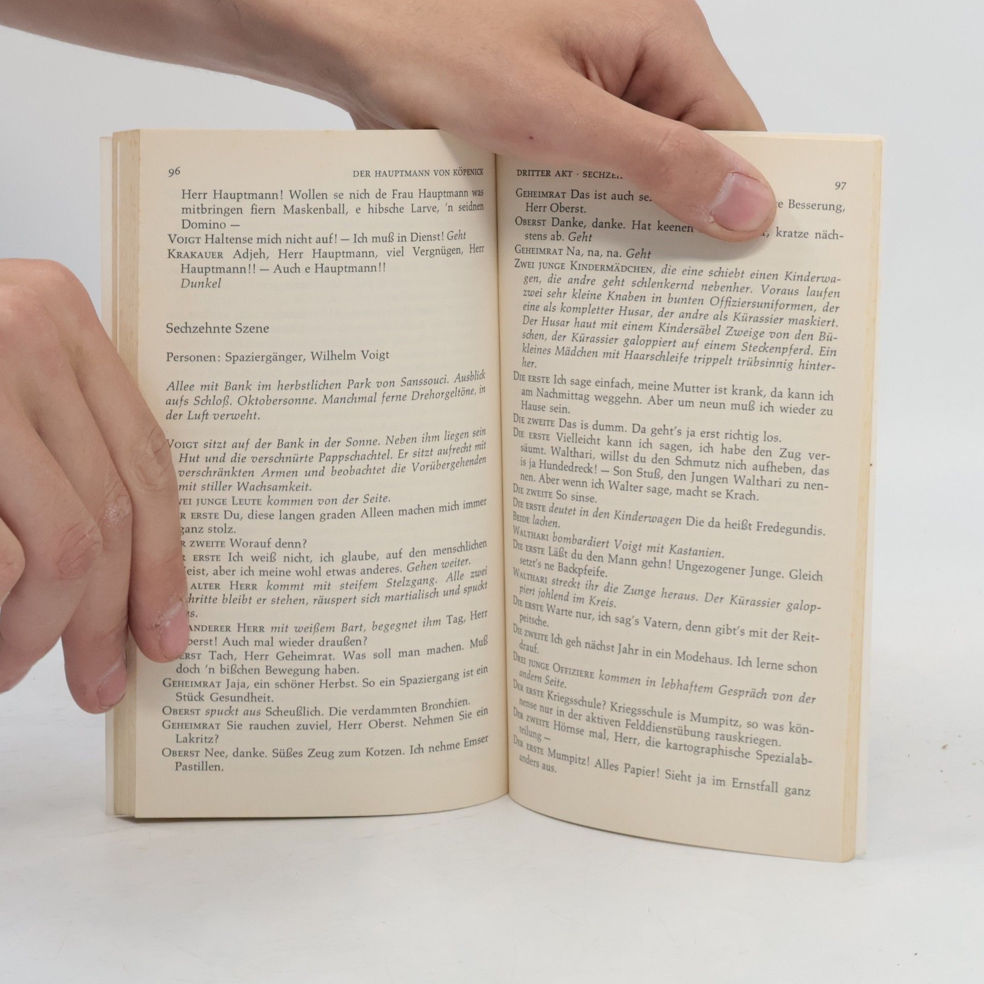 Carl Zuckmayer Der Hauptmann von Köpenick : ein deutsches Märchen in drei Akten