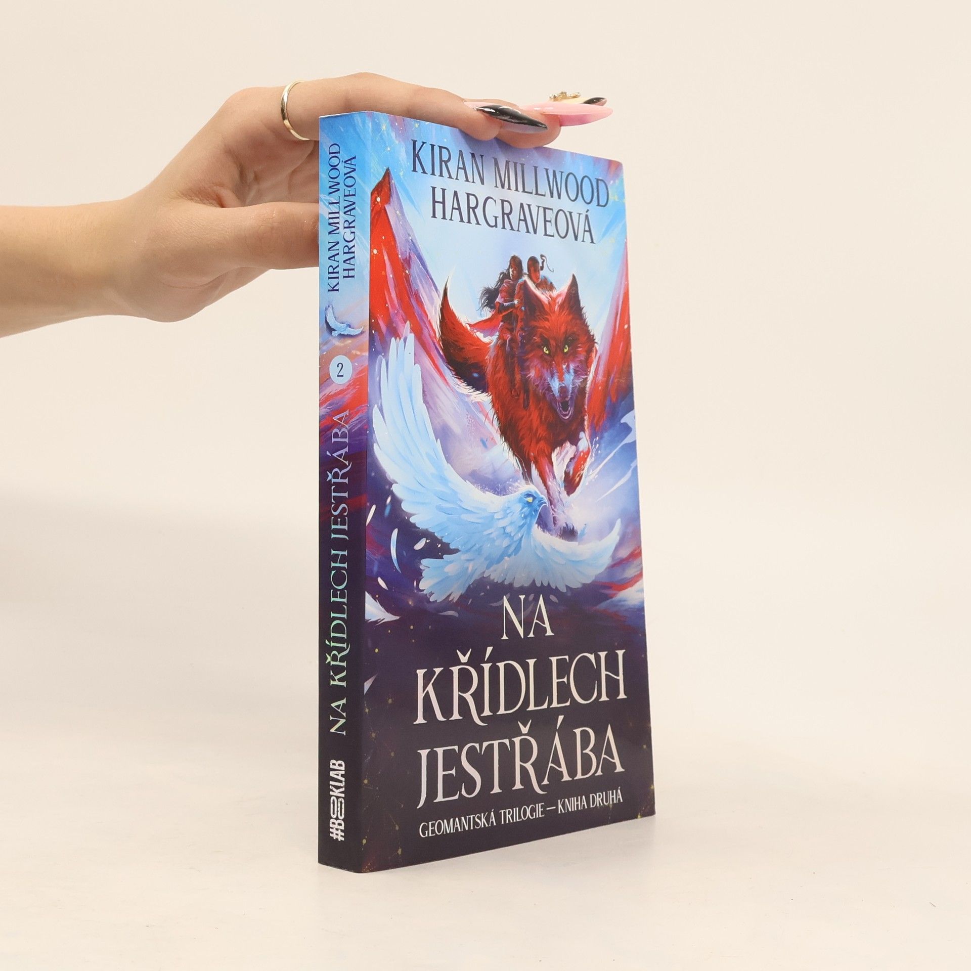 Kiran Millwood Hargrave Na křídlech jestřába
