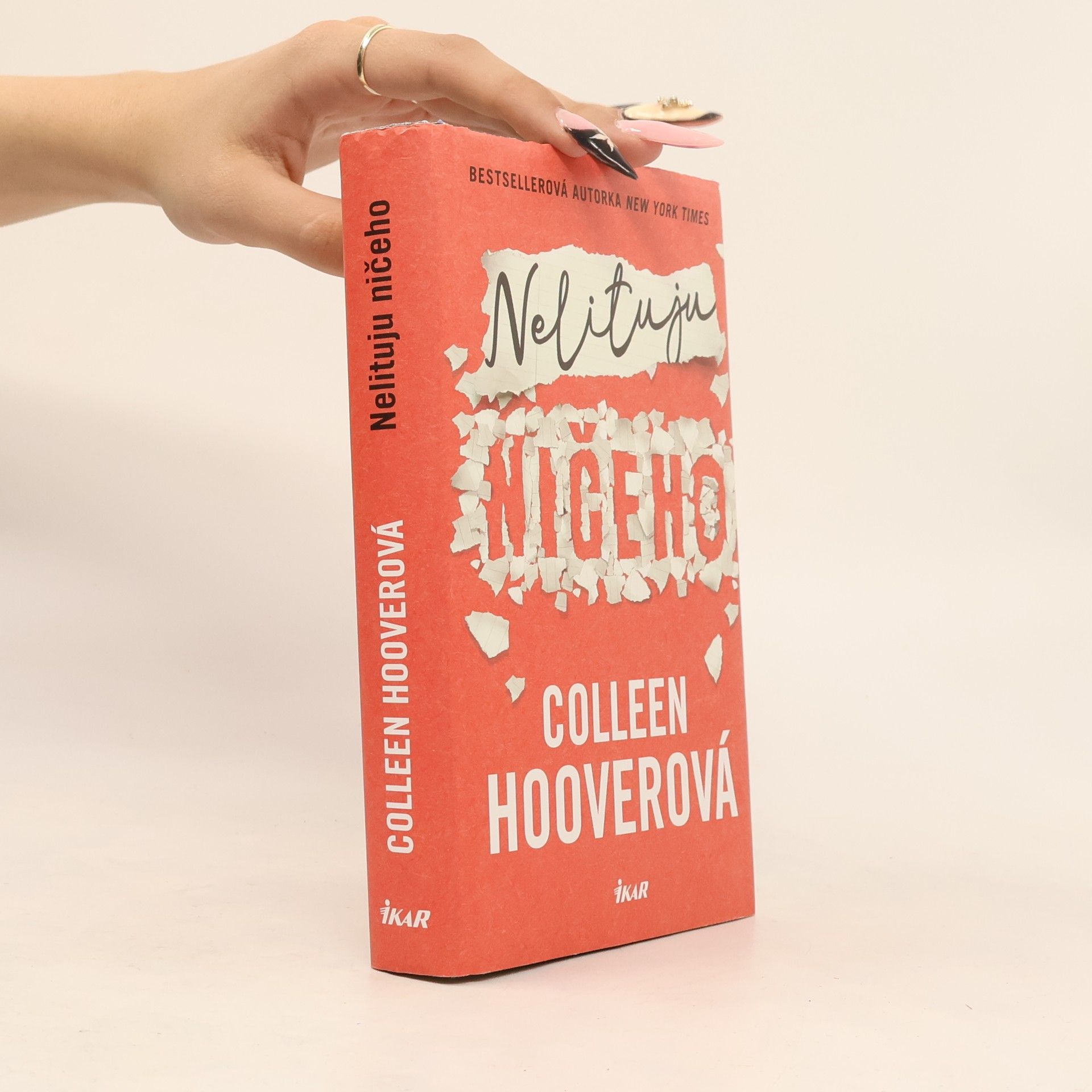 Colleen Hoover Nelituju ničeho