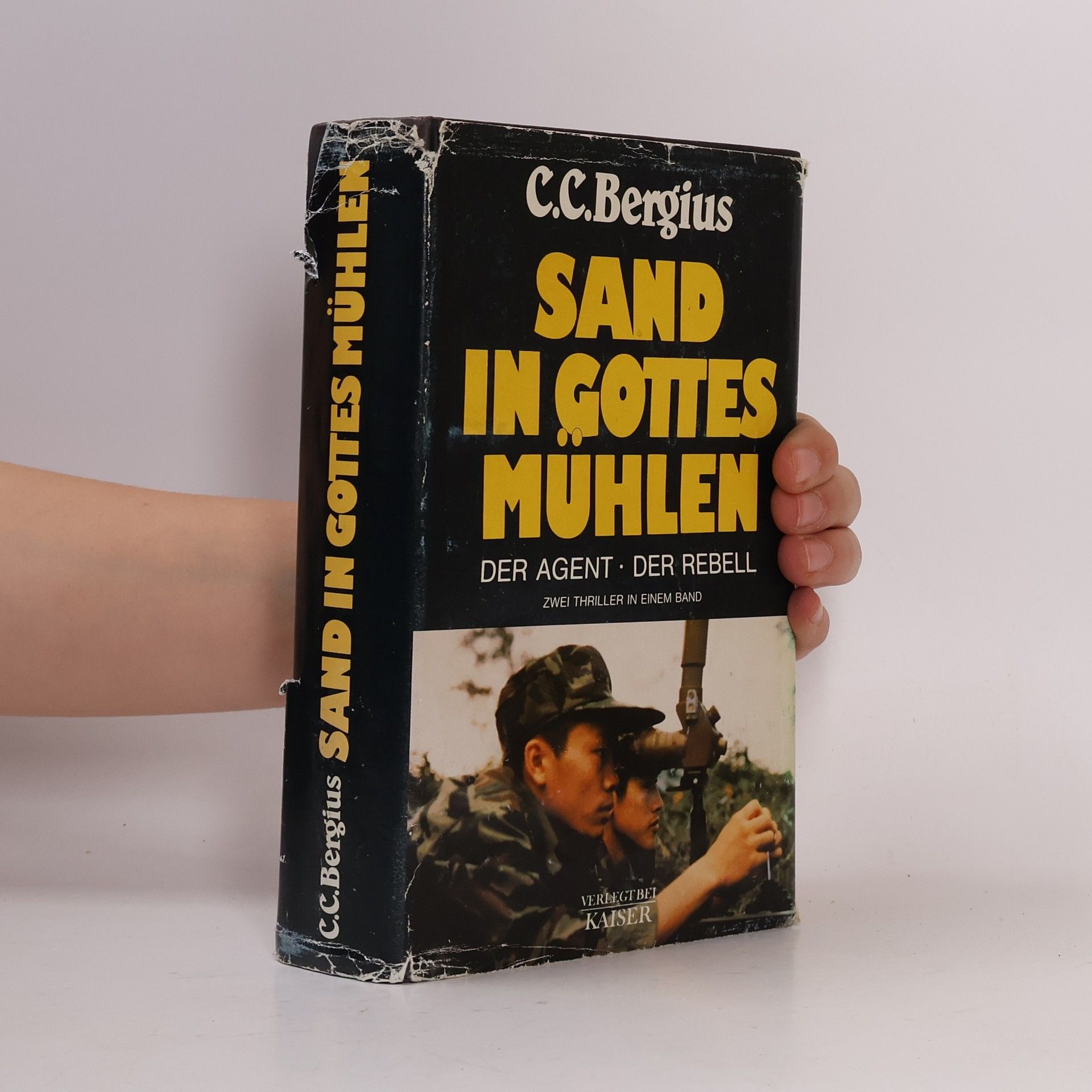 Sand in Gottes Mühlen. Der Agent; Der Rebell - Zwei Thriller in einem Band