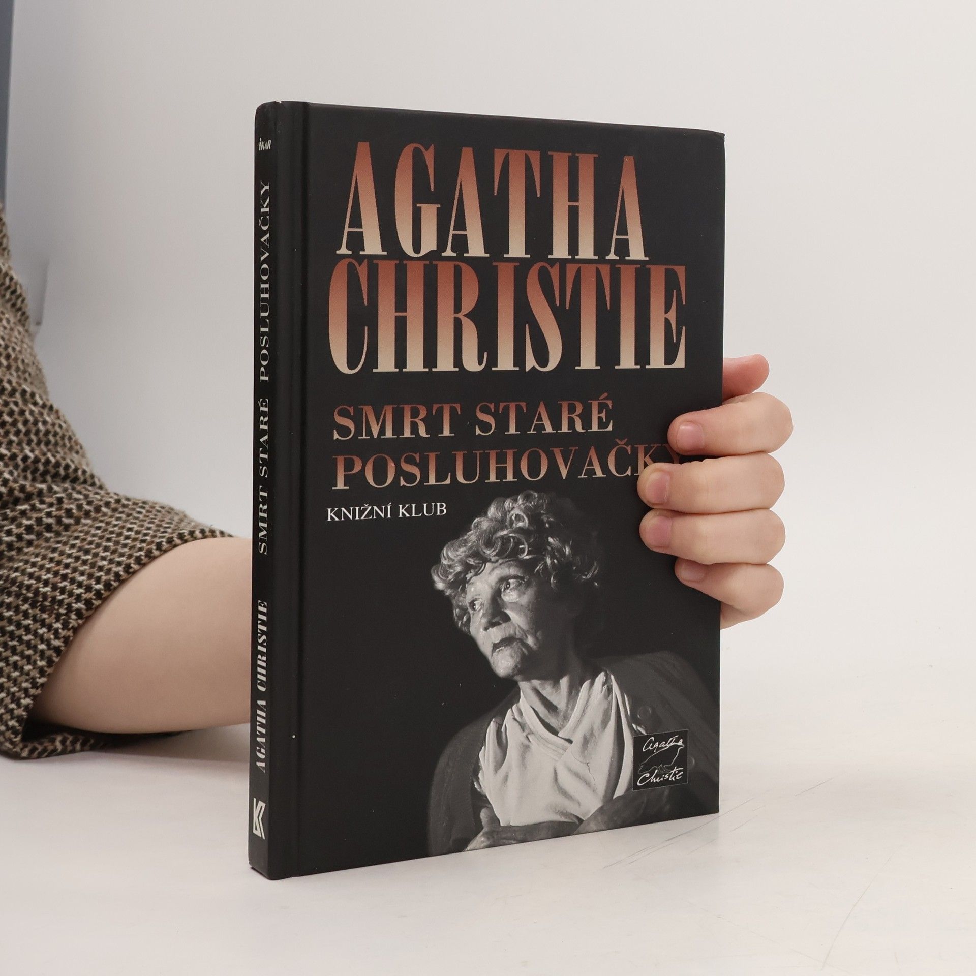 Agatha Christie Smrt staré posluhovačky