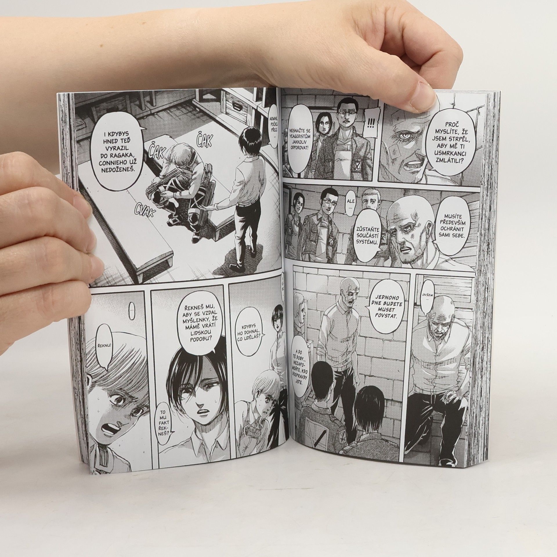 Hadžime Isajama Útok titánů Volume 31