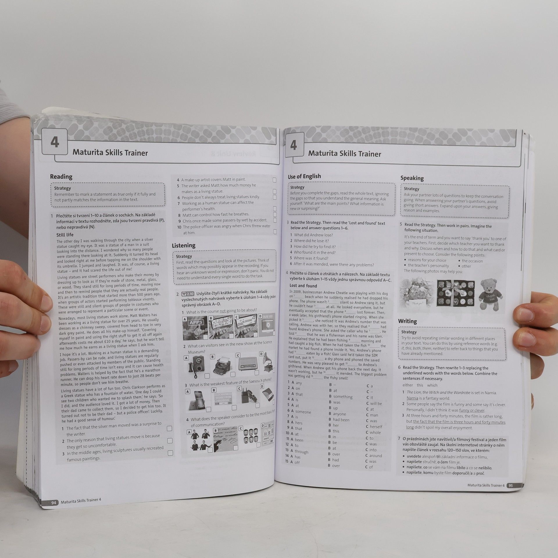 Kolektiv autorů Maturita Solutions: Intermediate - Workbook