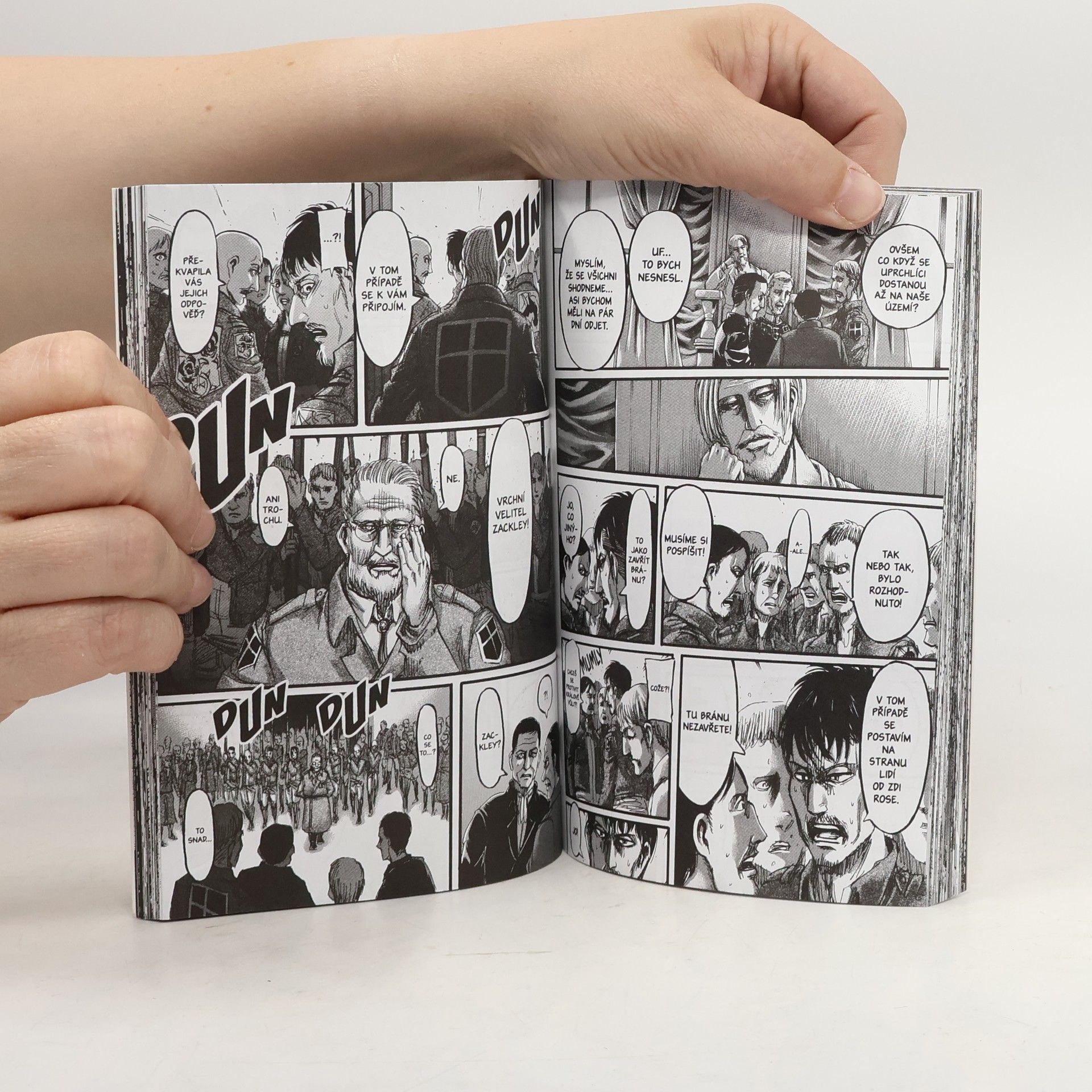 Hajime Isayama Útok titánů 15