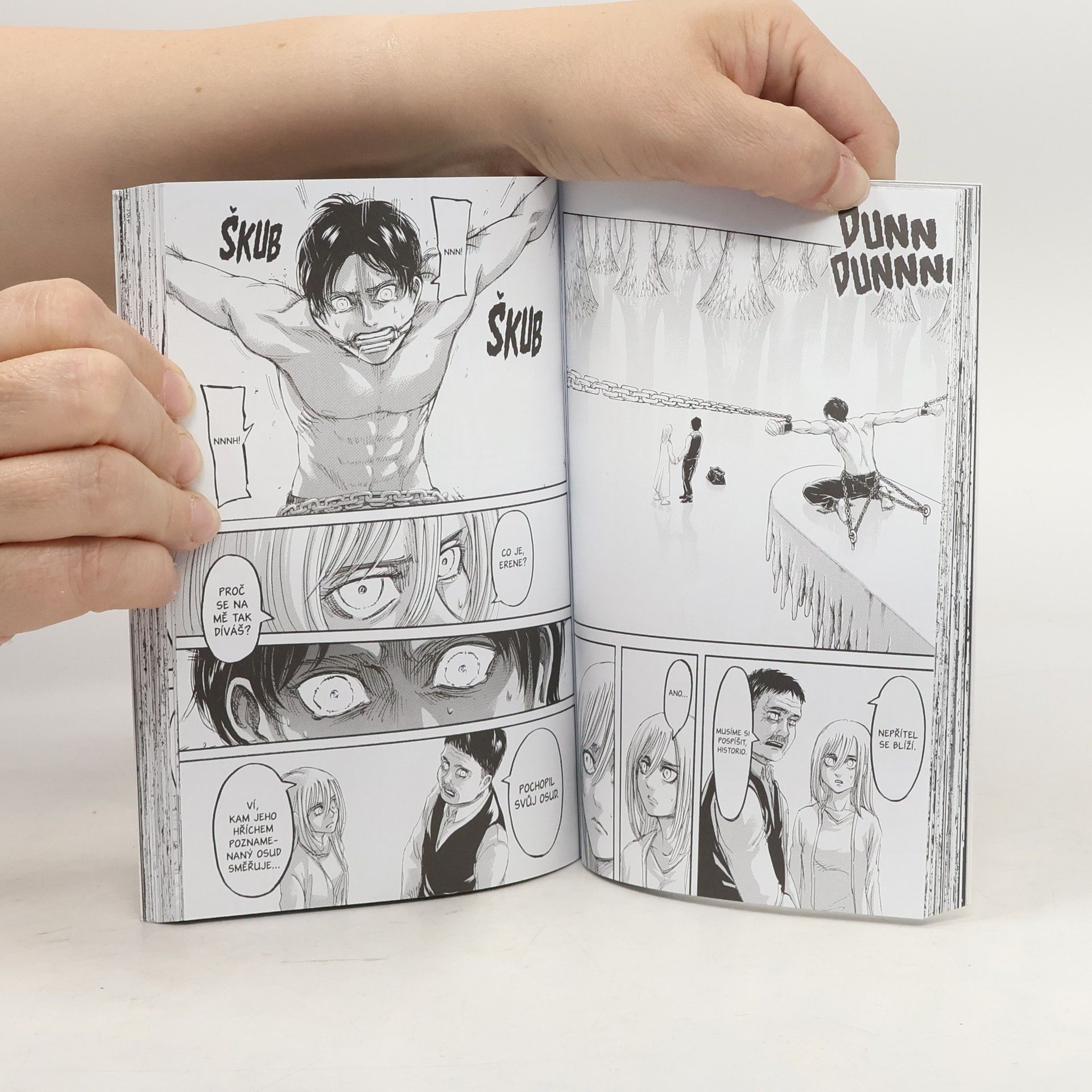 Hajime Isayama Útok titánů 16