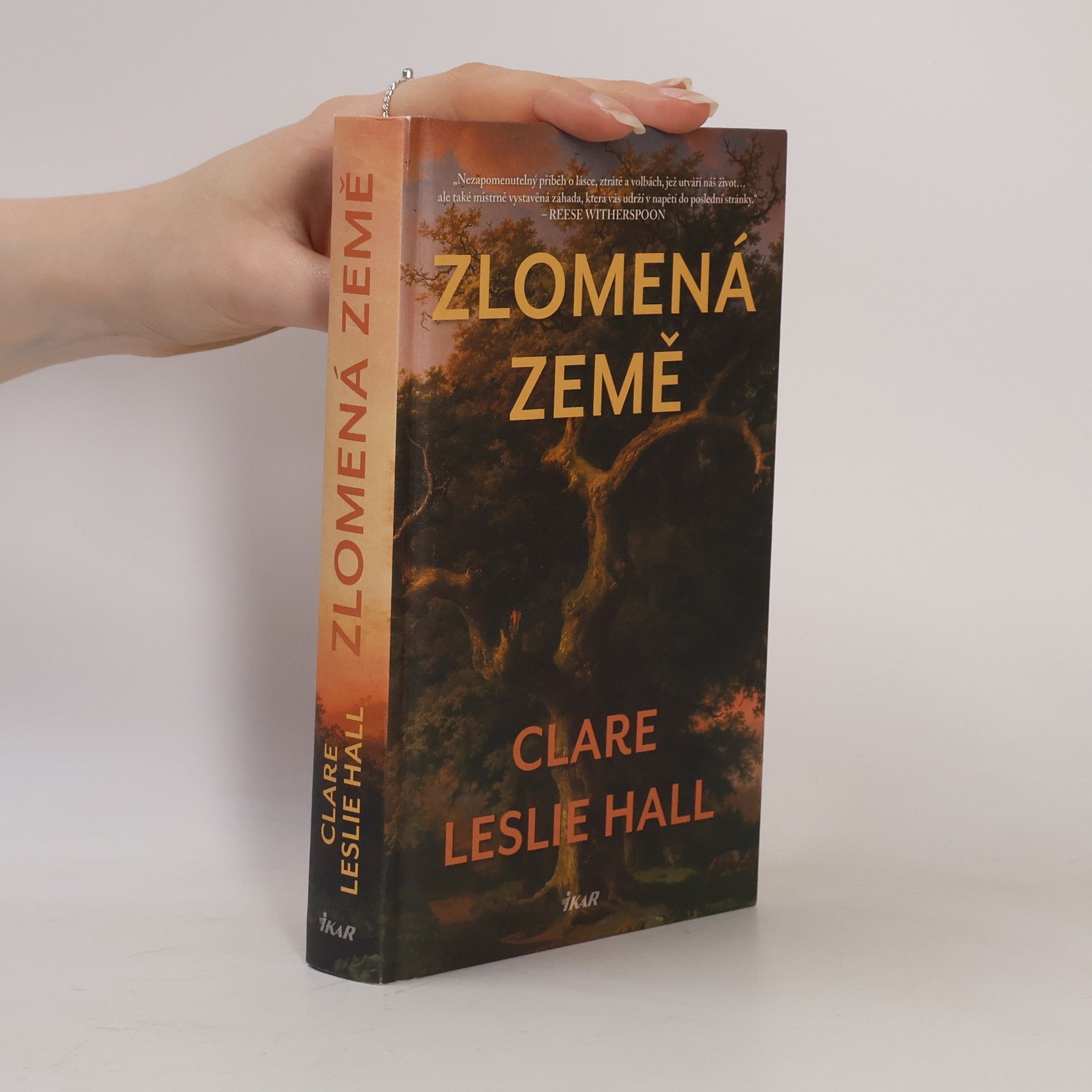 Clare Leslie Hall Zlomená země