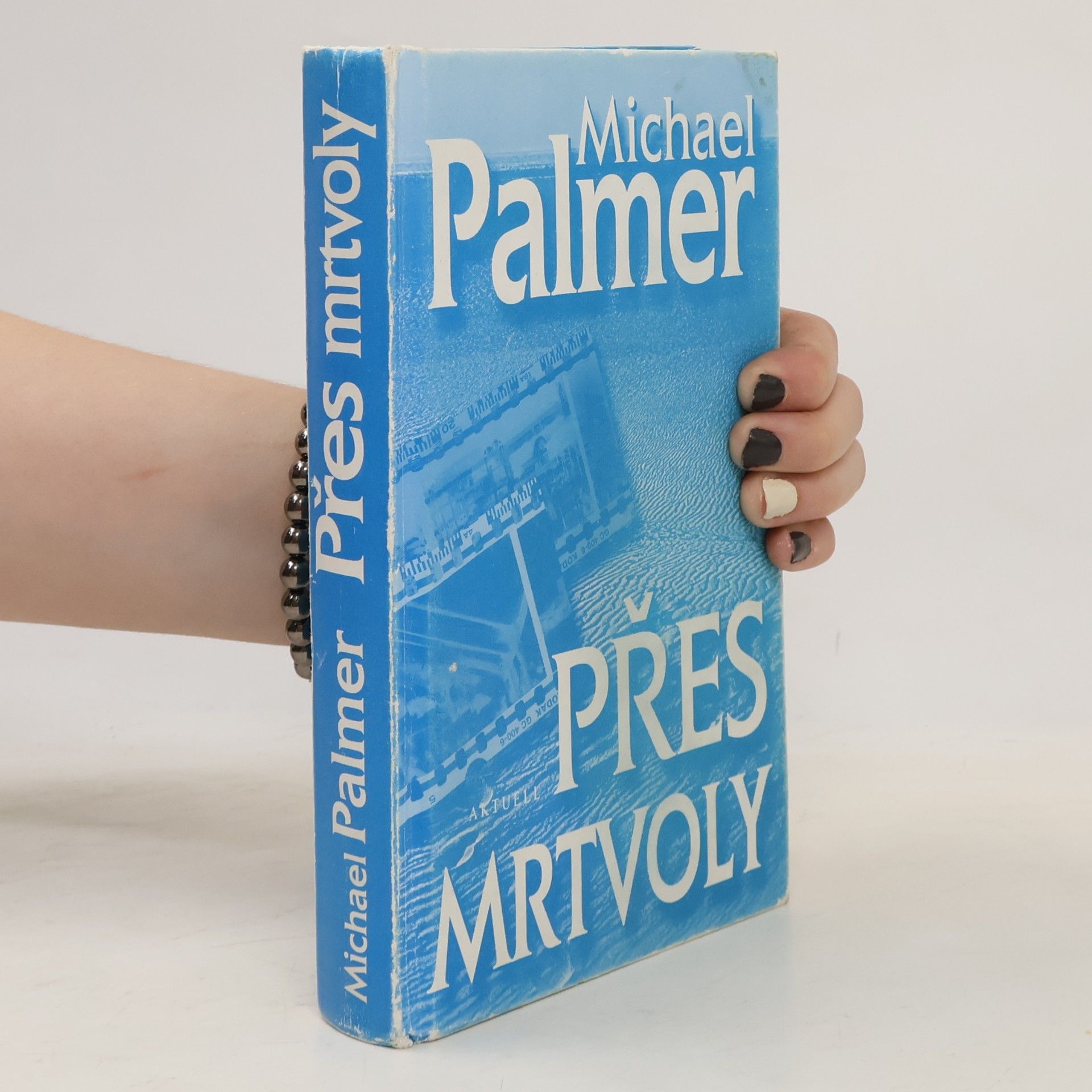 Michael Palmer Přes mrtvoly