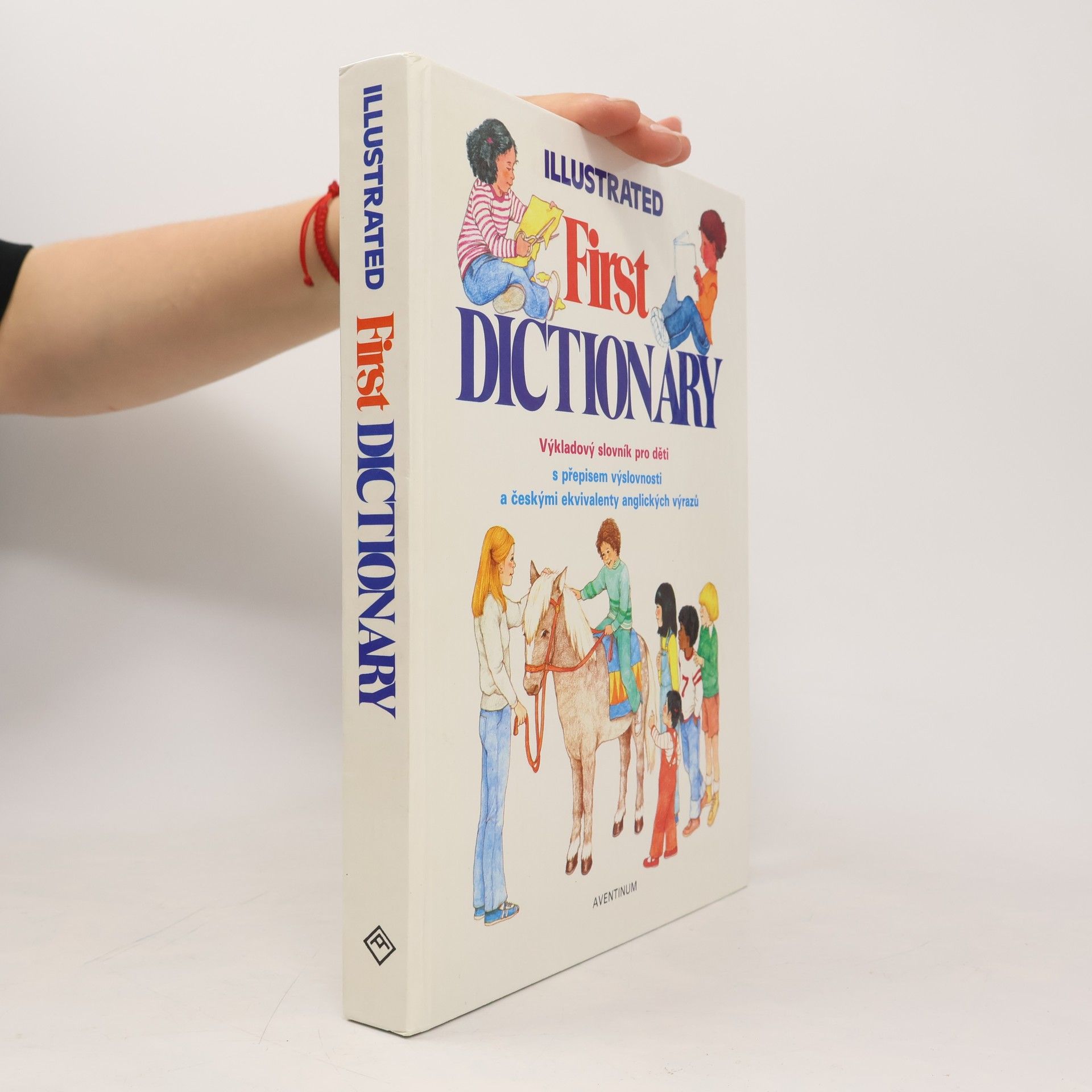 Autores varios Illustrated First Dictionary