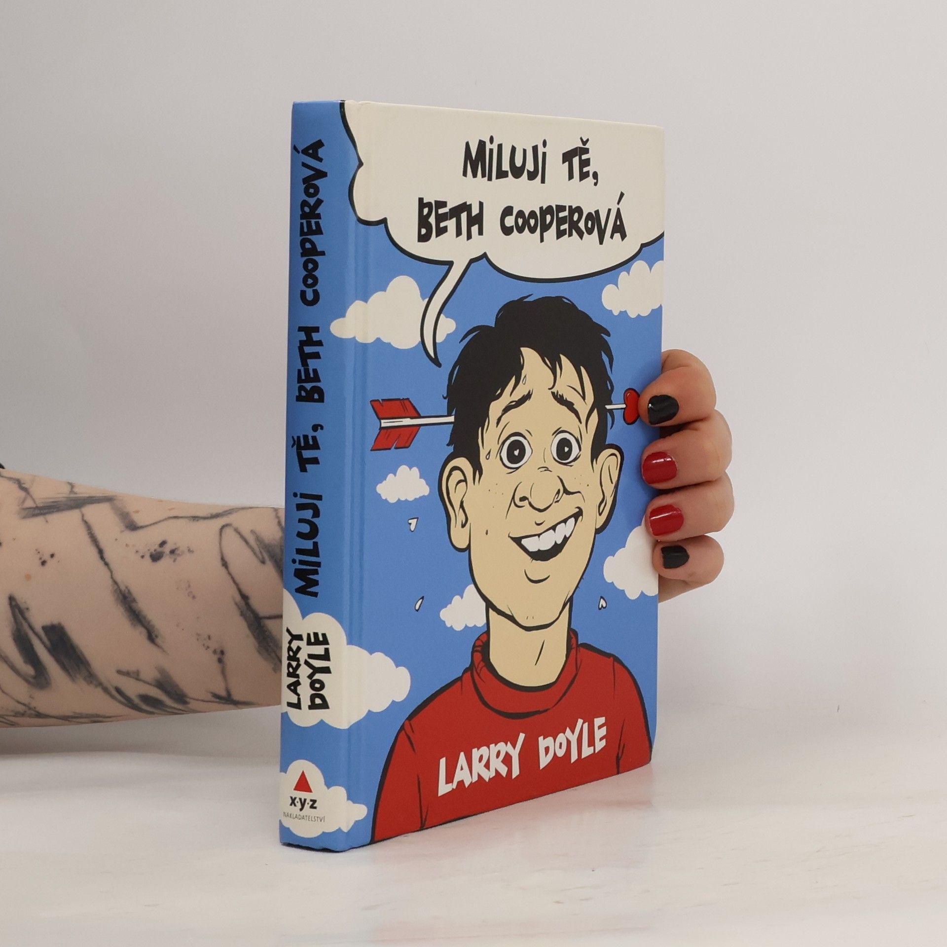 Larry Doyle Miluji tě, Beth Cooperová