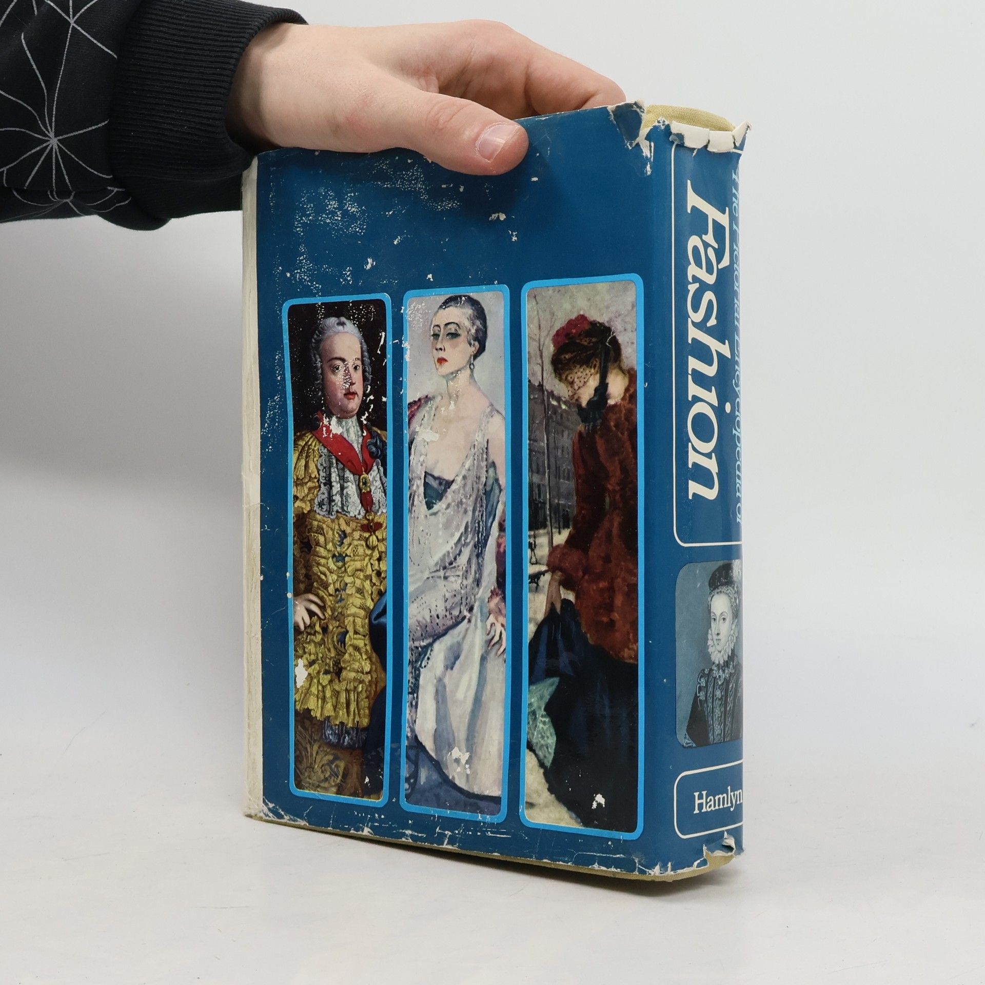 Ludmila Hartmannová Kybalová The pictorial encyclopedia of fashion Fashion