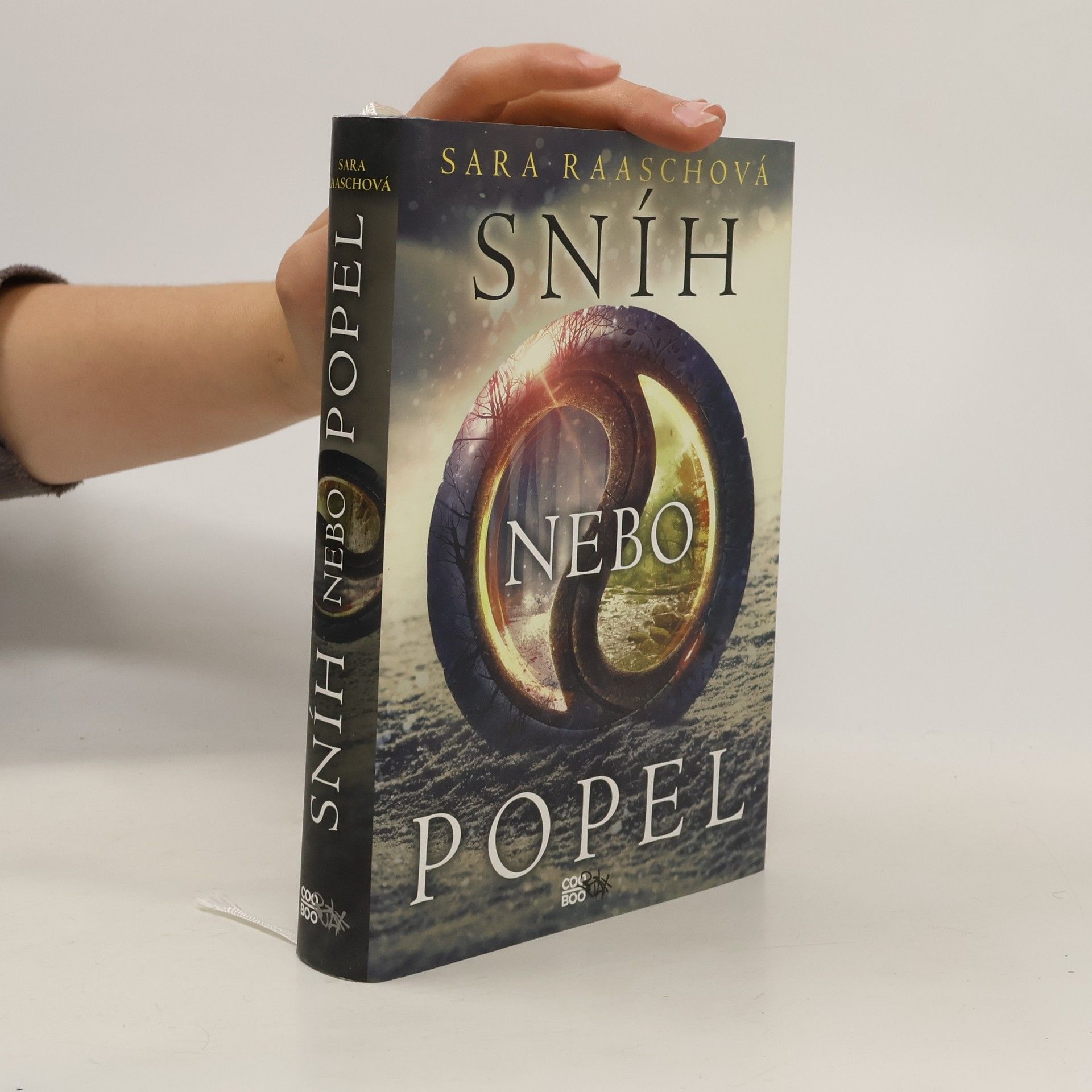 Sara Raash Sníh nebo popel