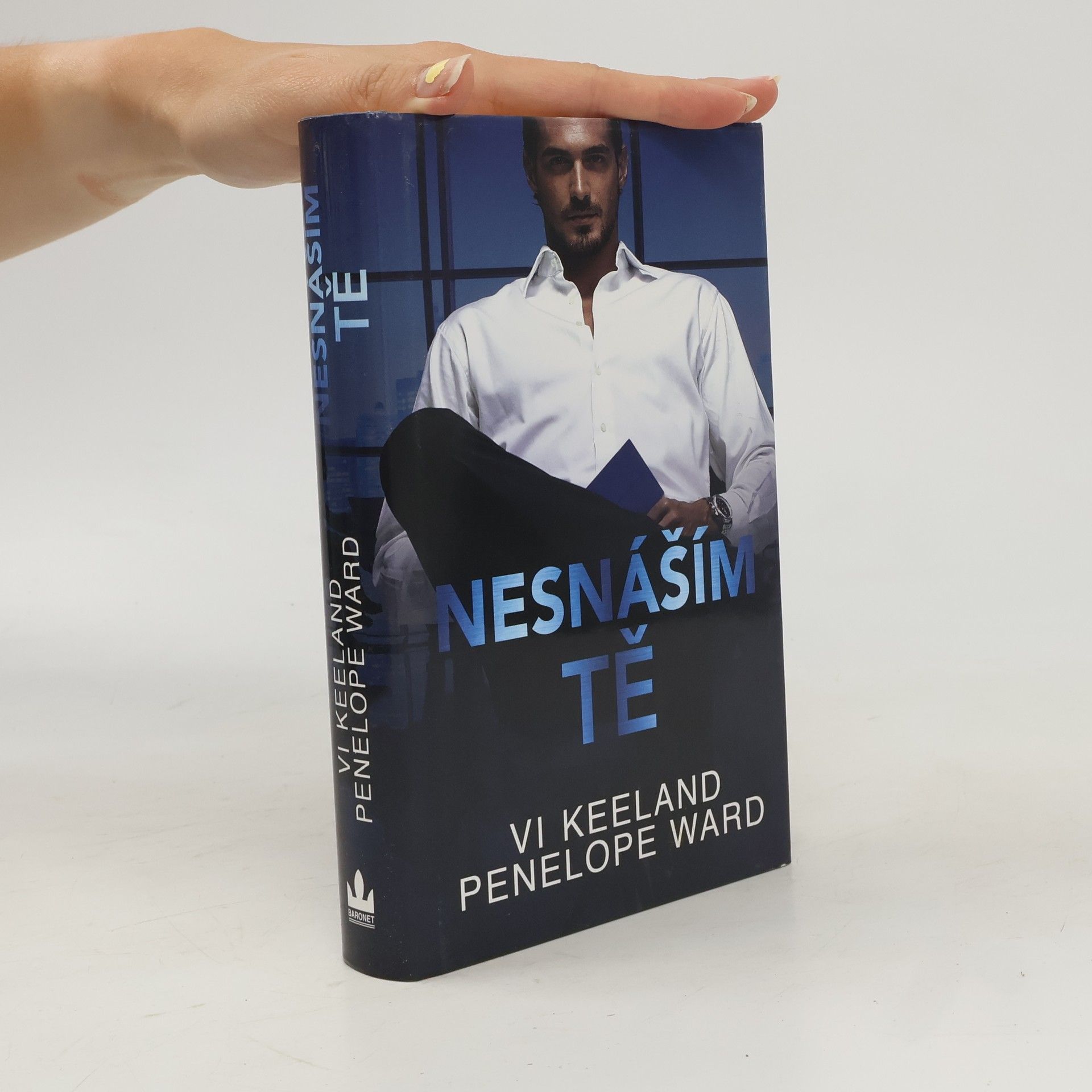 Vi Keeland Nesnáším tě