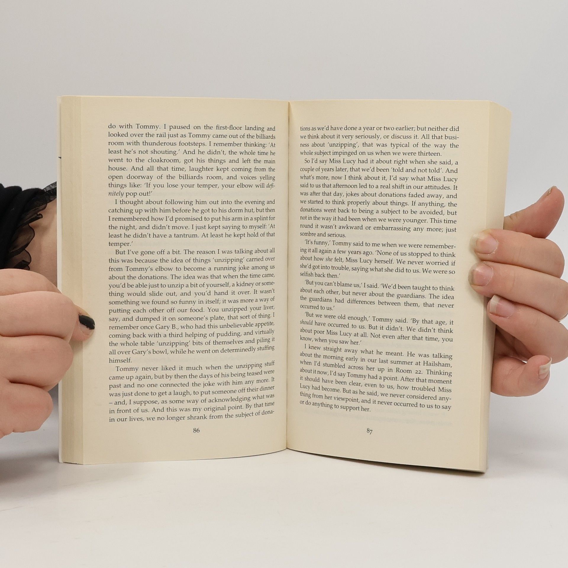 Kazuo Ishiguro Never Let Me Go