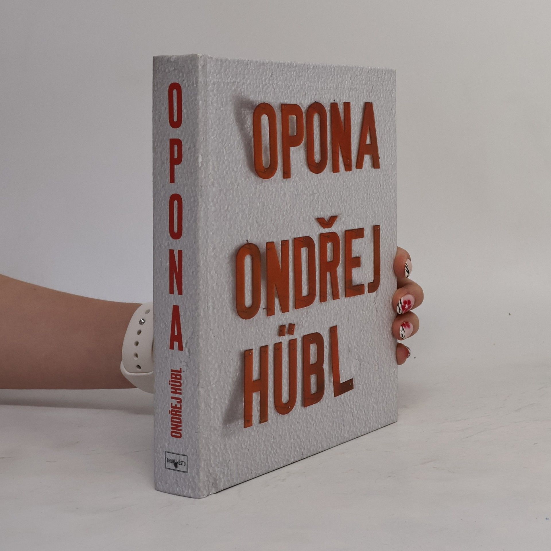 Ondřej Hübl Opona