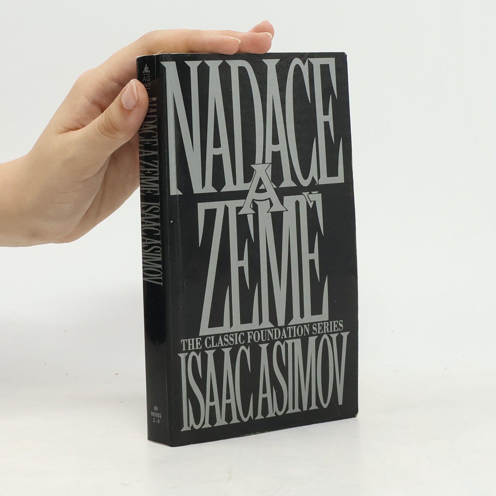 Isaac Asimov Nadace a Země