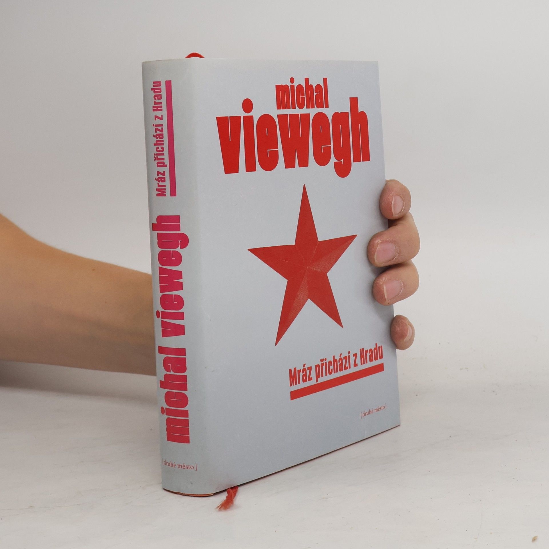 Michal Viewegh Mráz přichází z Hradu