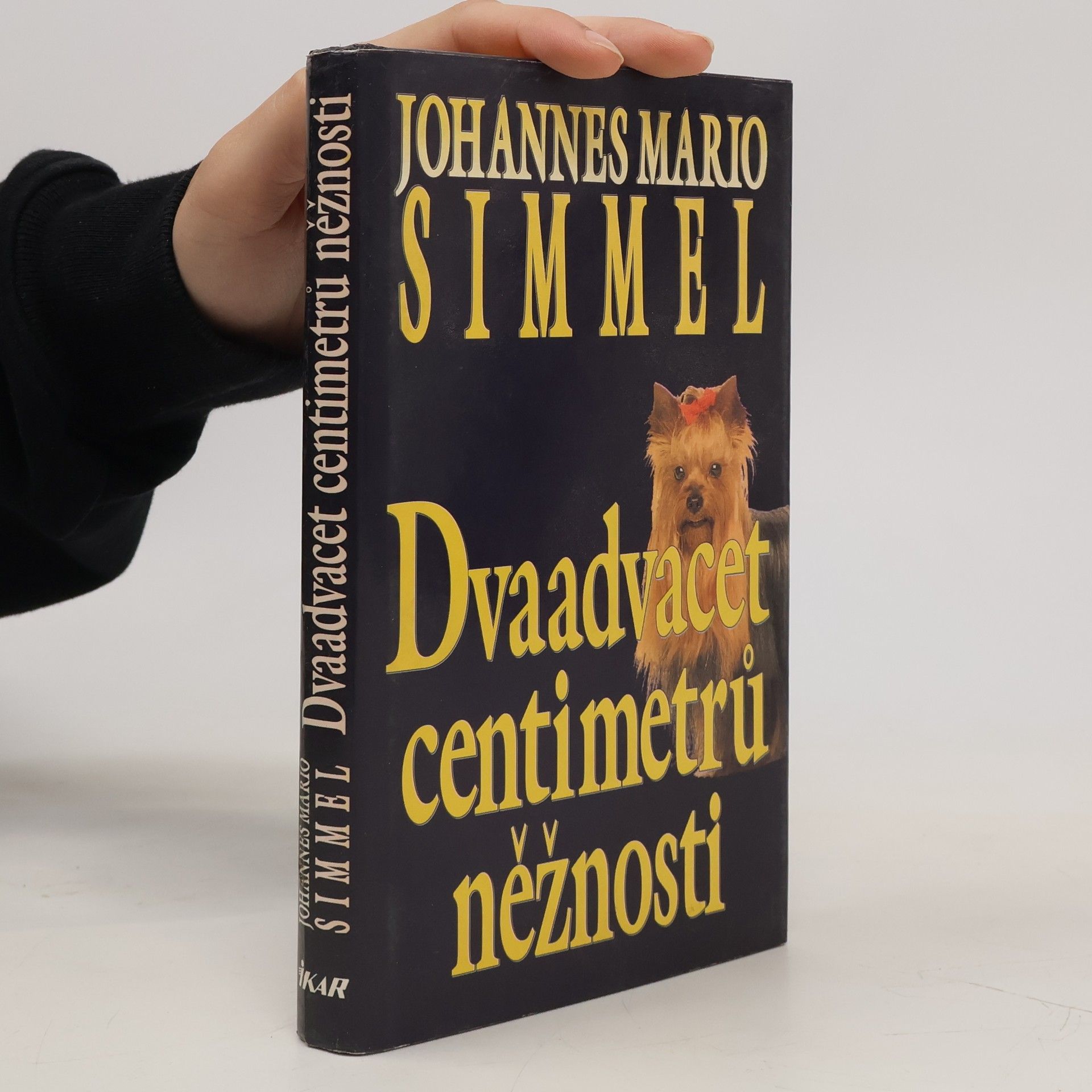 Johannes Mario Simmel Dvaadvacet centimetrů něžnosti