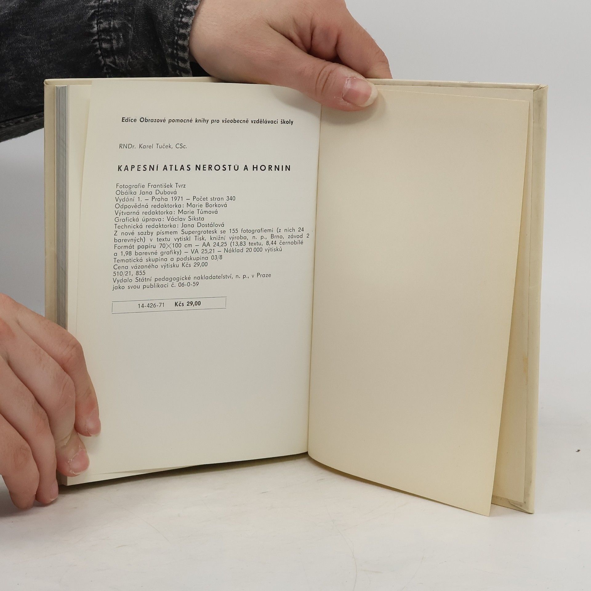 Karel Tuček Kapesní atlas nerostů a hornin