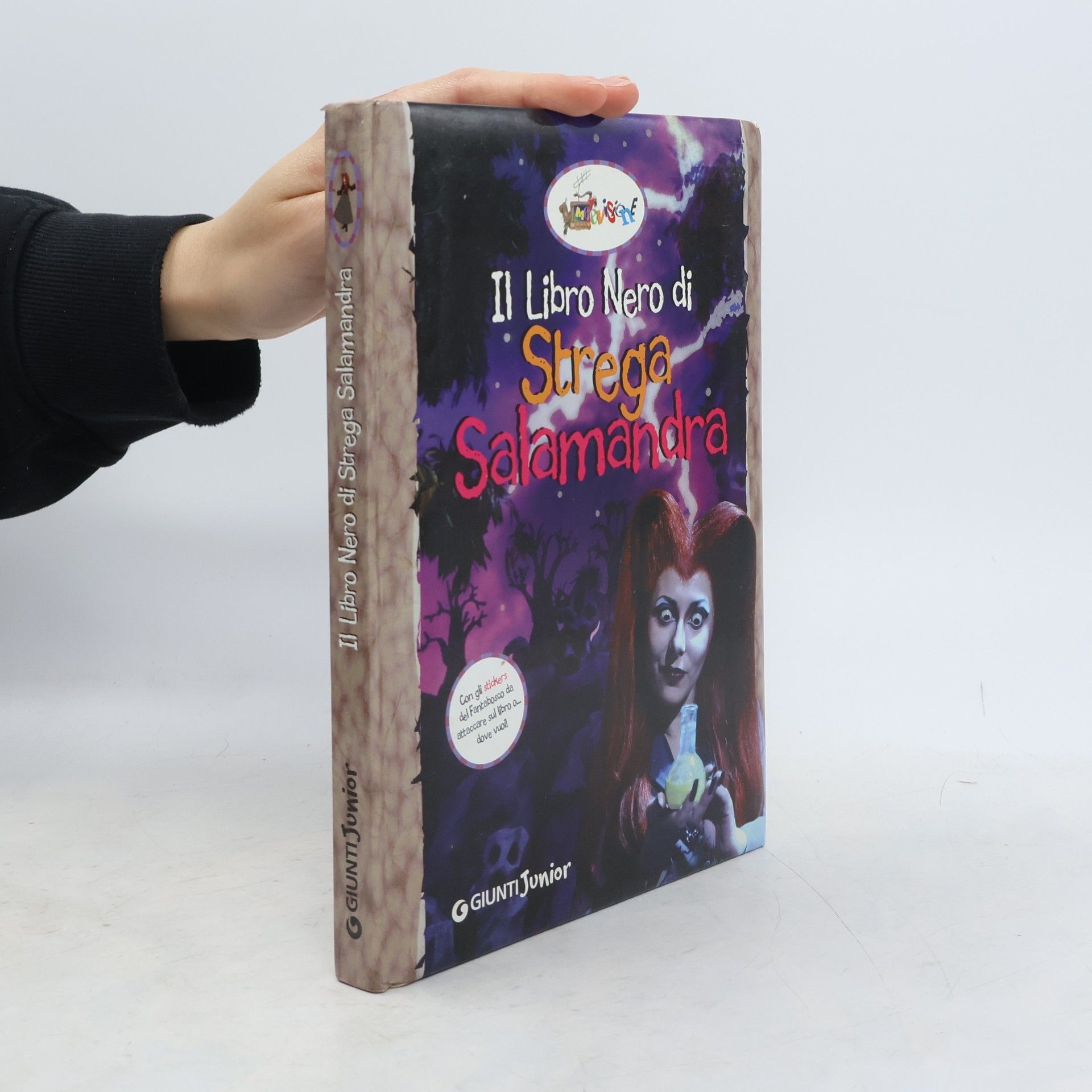 Various authors Il libro nero di Strega Salamandra. Con sticker