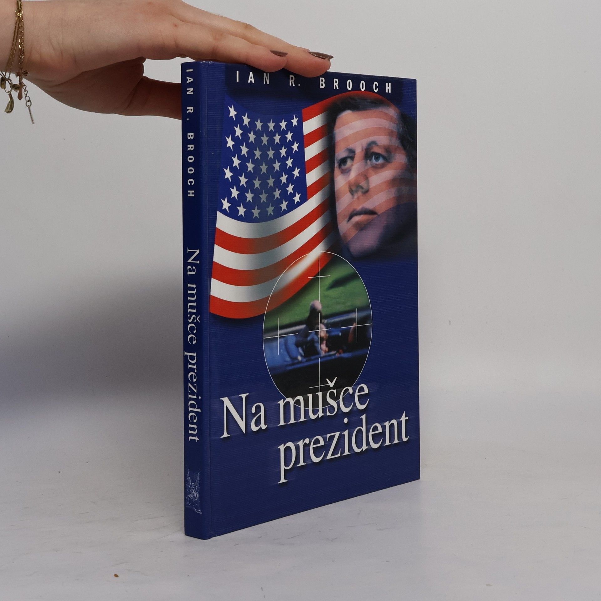 Ian R. Brooch Na mušce prezident