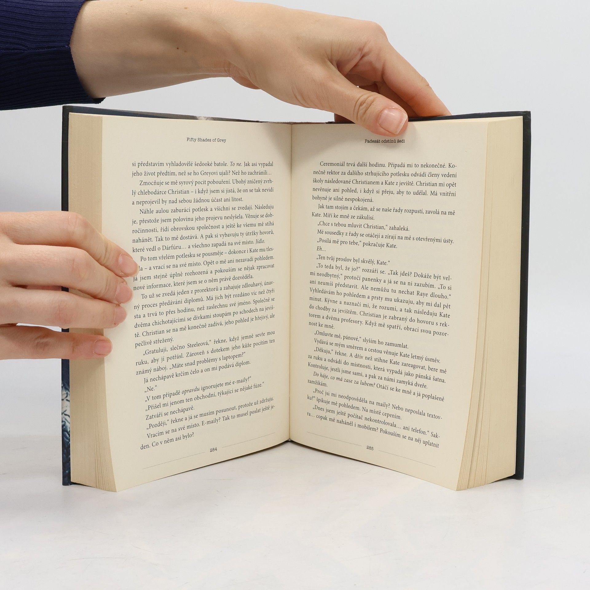 E. L. James Padesát odstínů šedi
