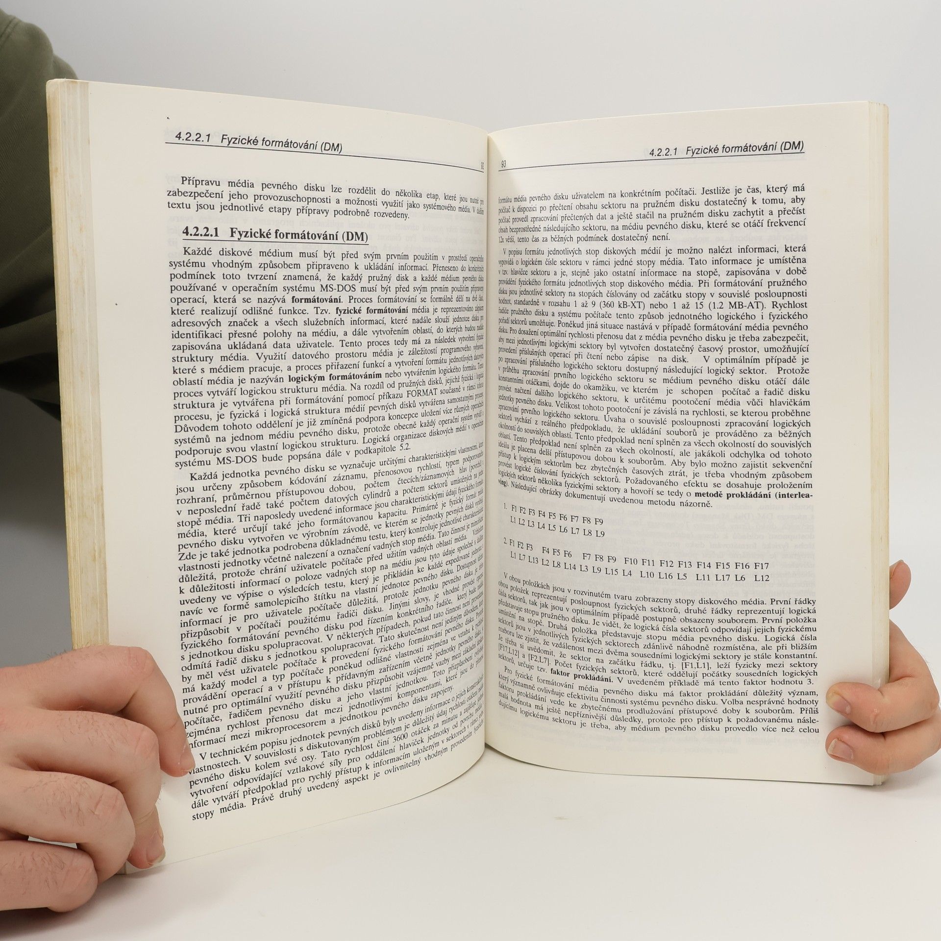 Karel Nenadál Úvod do problematiky osobních počítačů typu IBM PC, MS DOS
