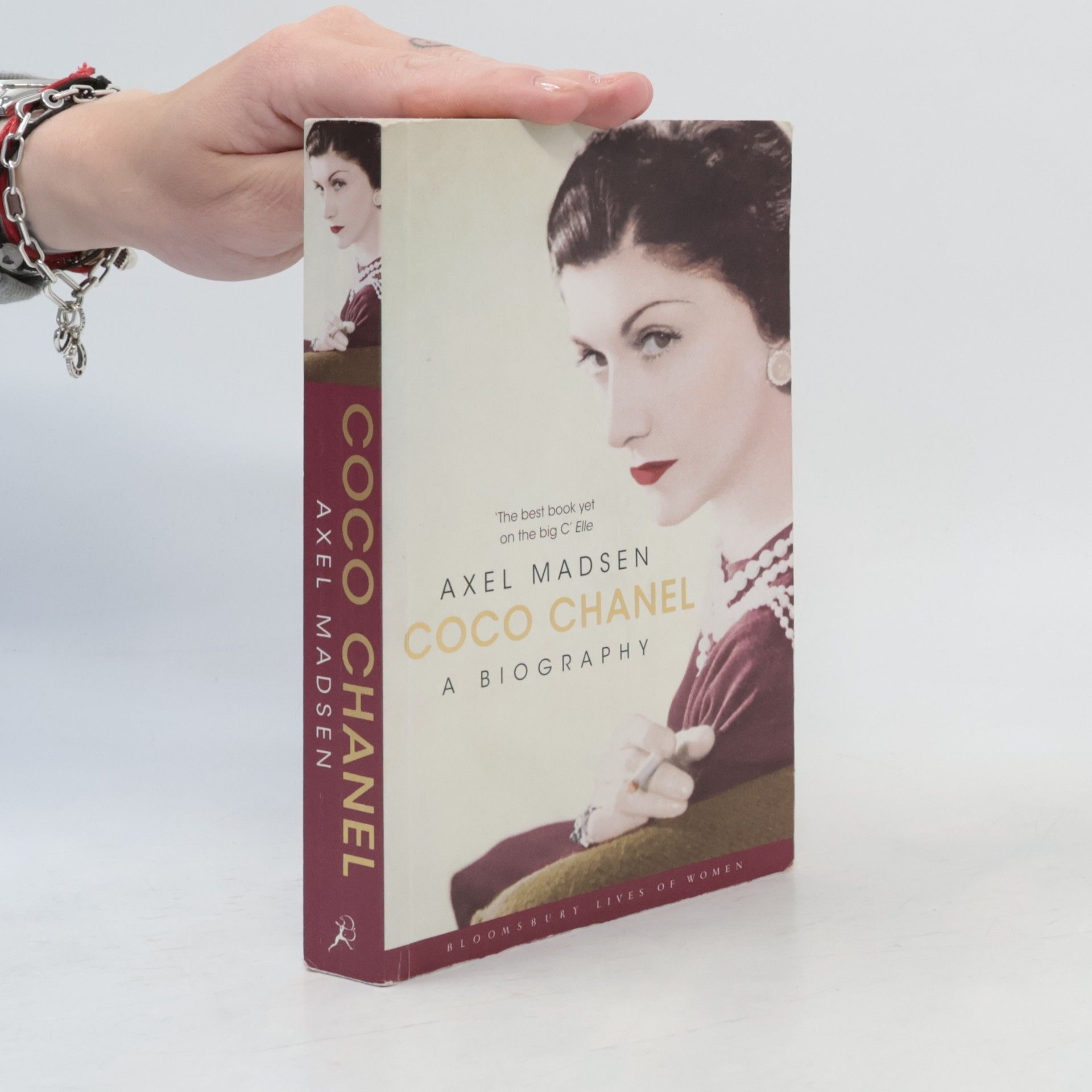 Coco Chanel : A Biography