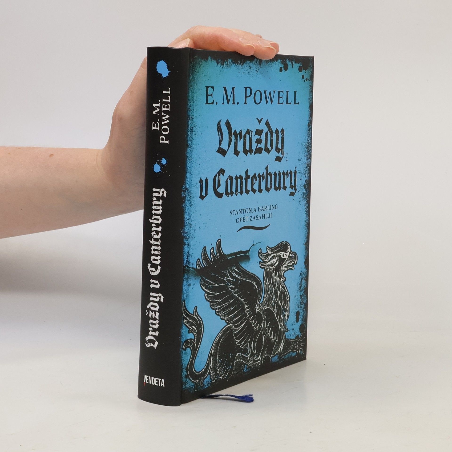 E. M. Powell Vraždy v Canterbury