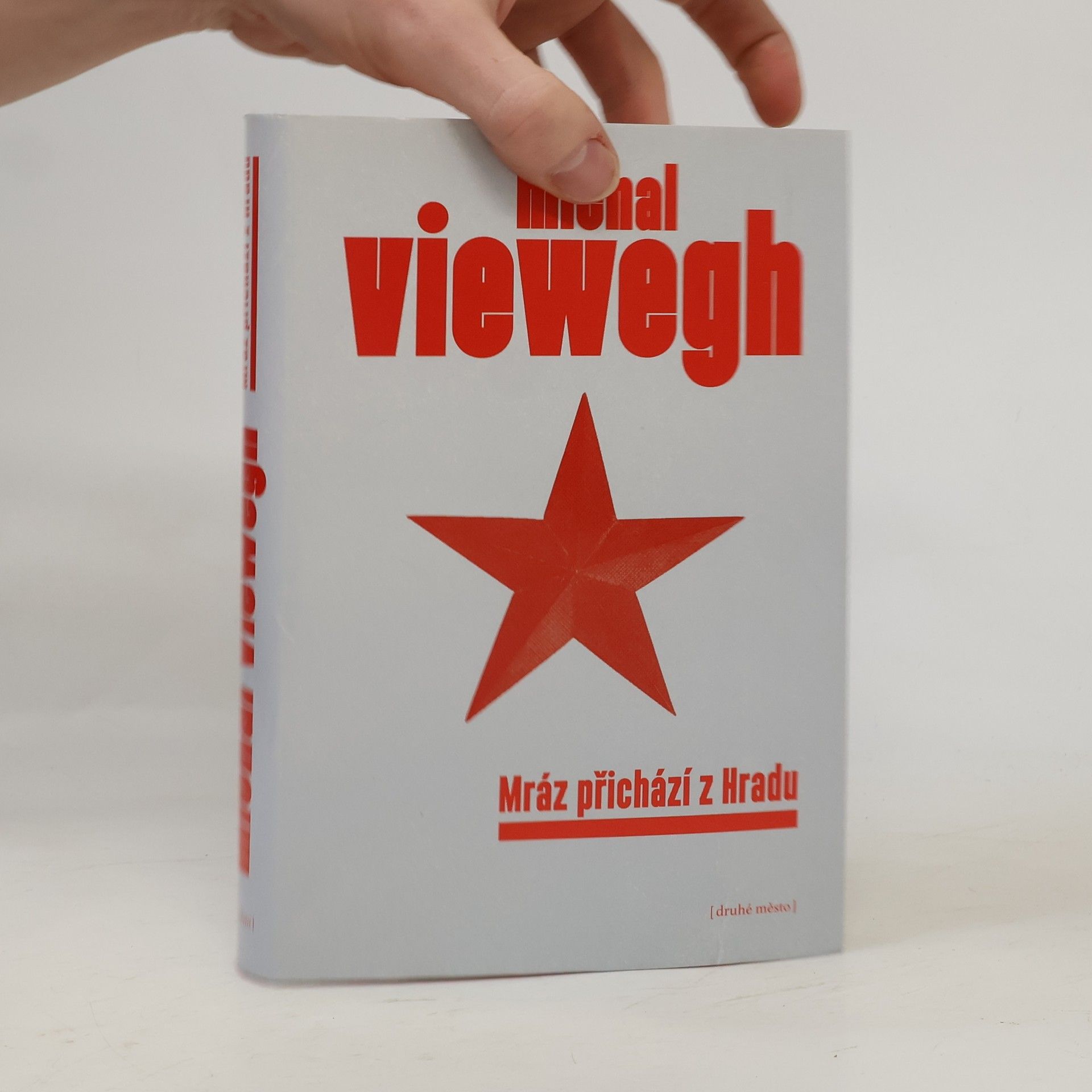 Michal Viewegh Mráz přichází z Hradu