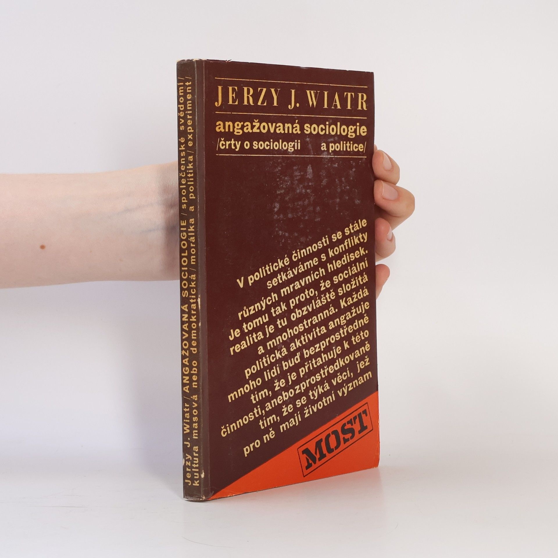 Jerzy Wiatr Angažovaná sociologie. Črty o sociologii a politice