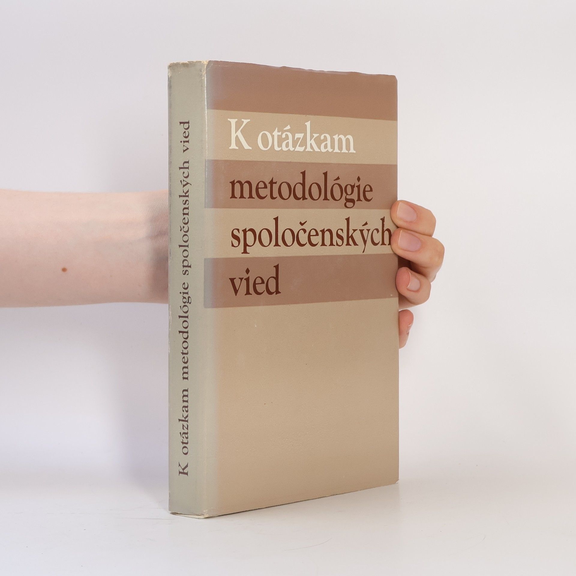 Autorenkollektiv K otázkam metodológie spoločenských vied