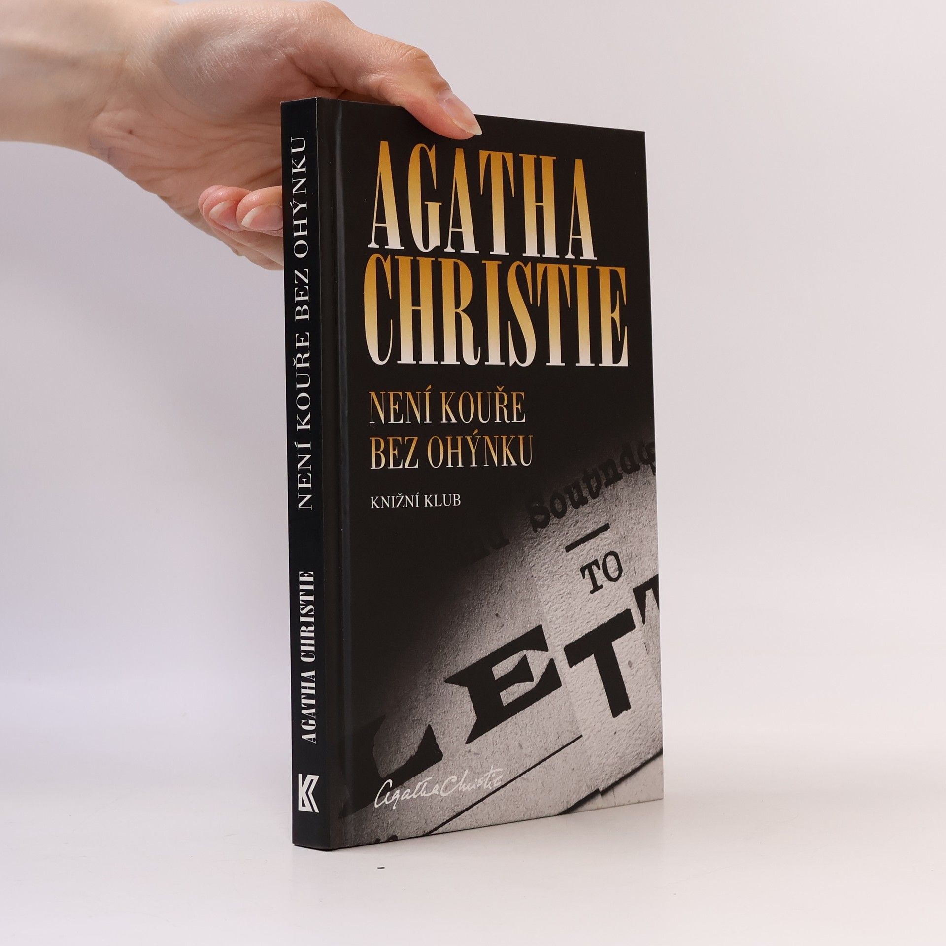 Agatha Christie Není kouře bez ohýnku