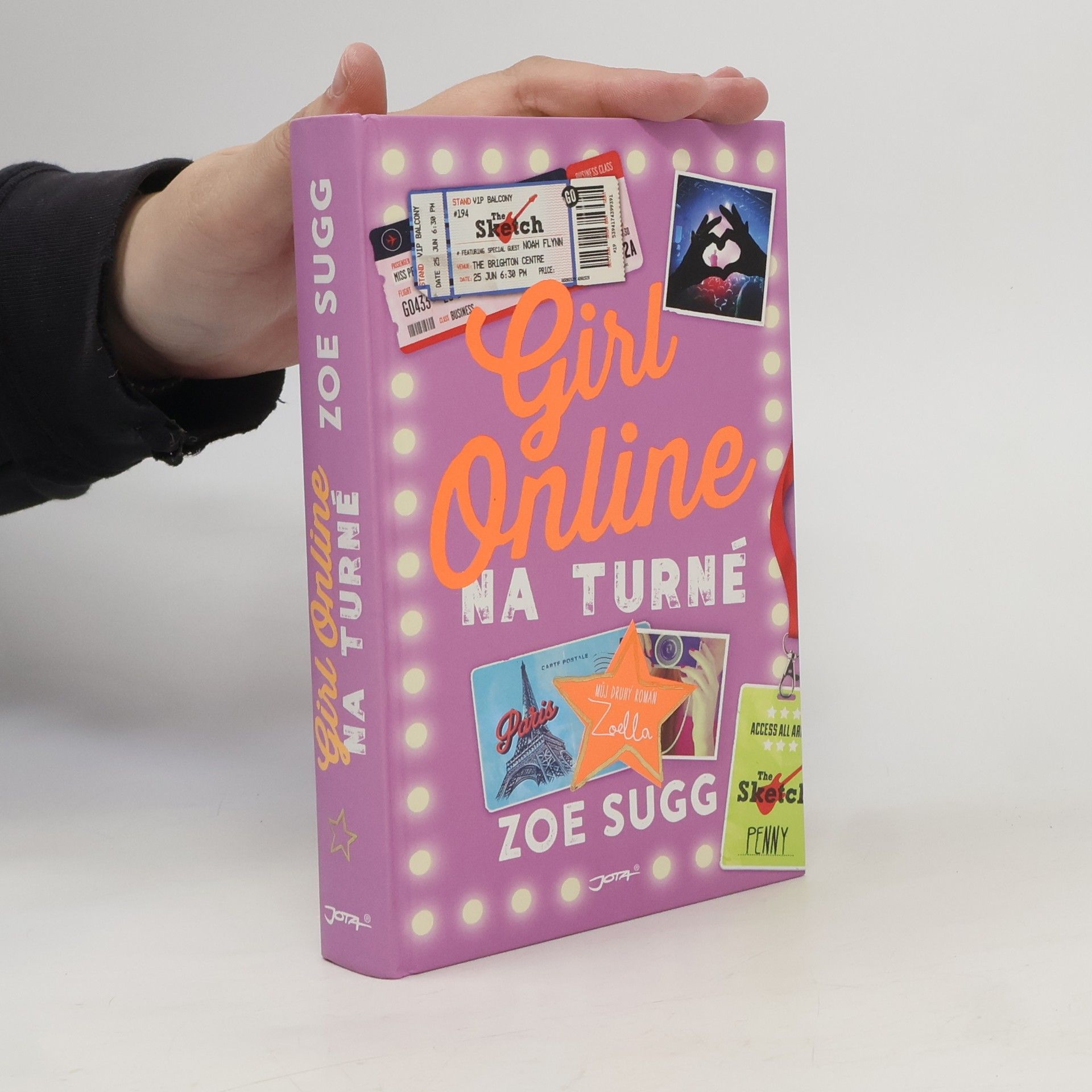 Zoe Sugg Girl Online na turné