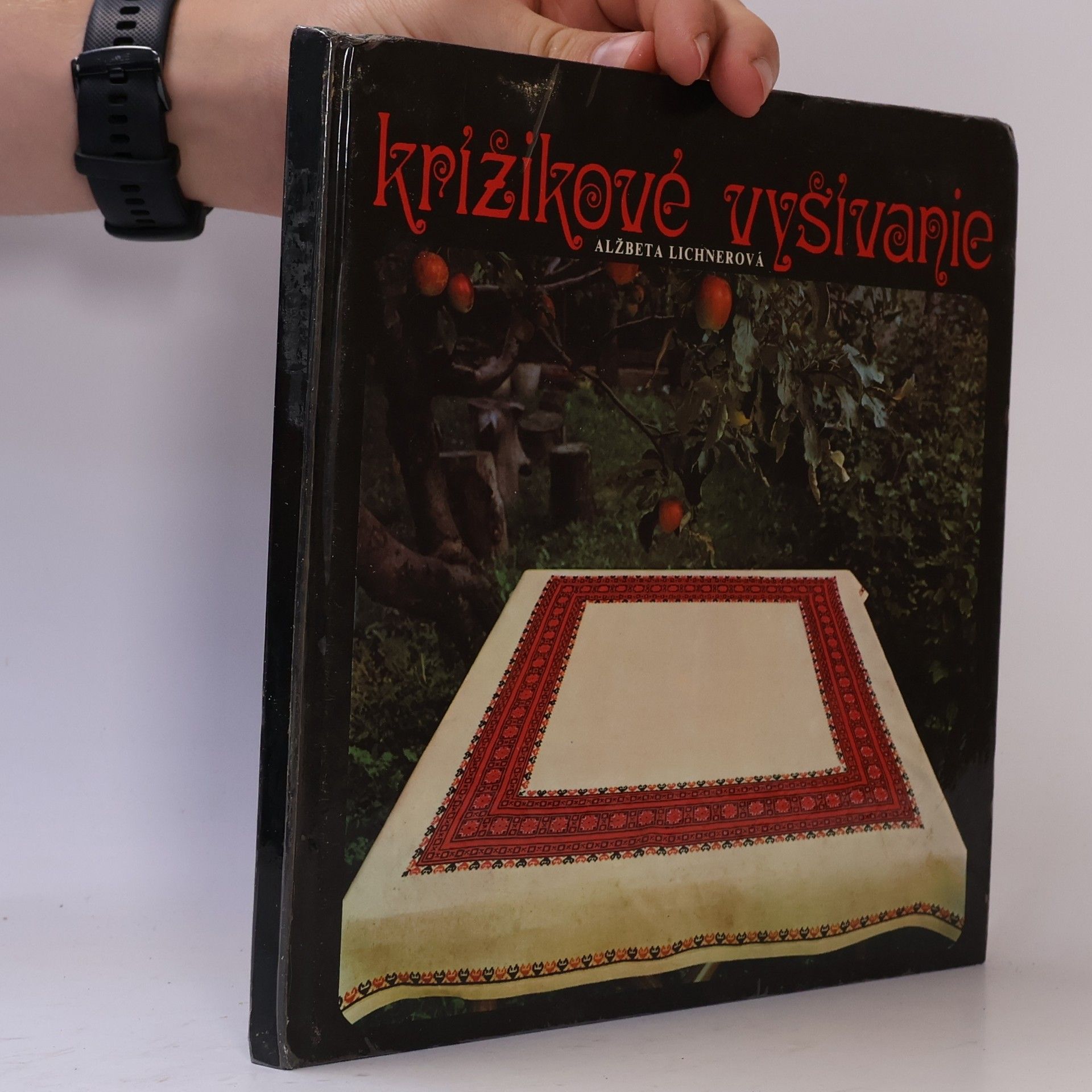 Alžbeta Lichnerová Krížikové vyšívanie