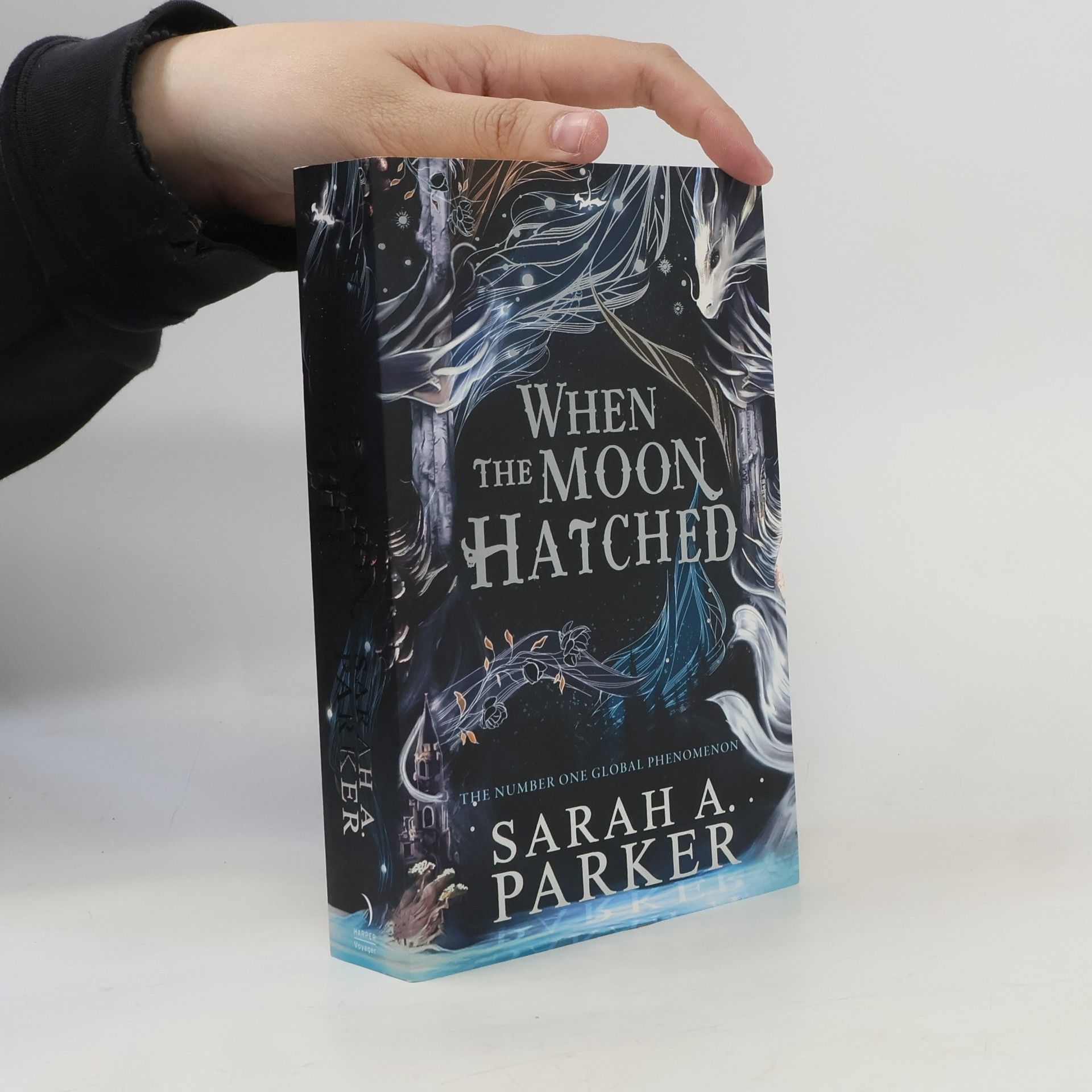 Sarah A. Parker When the Moon Hatched (The Moonfall Series, Book 1)