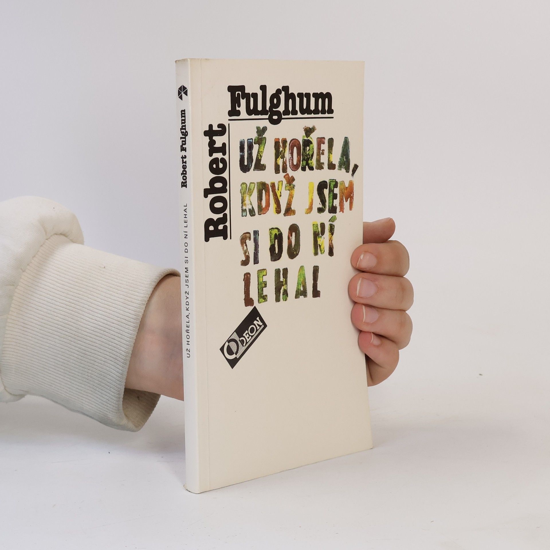 Robert Fulghum Už hořela, když jsem si do ní lehal