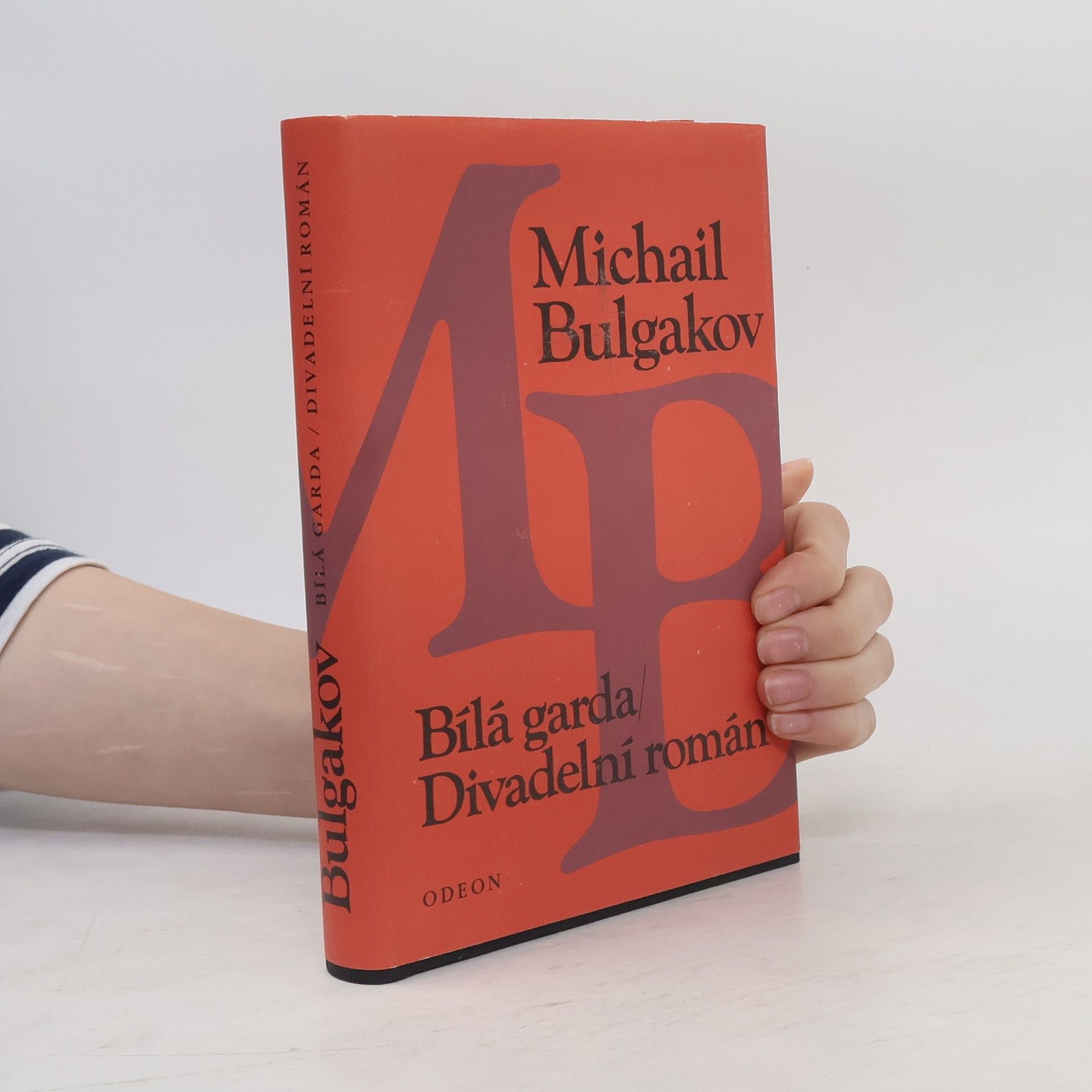 Mikhail Afanasyevich Bulgakov Bílá garda / Divadelní román