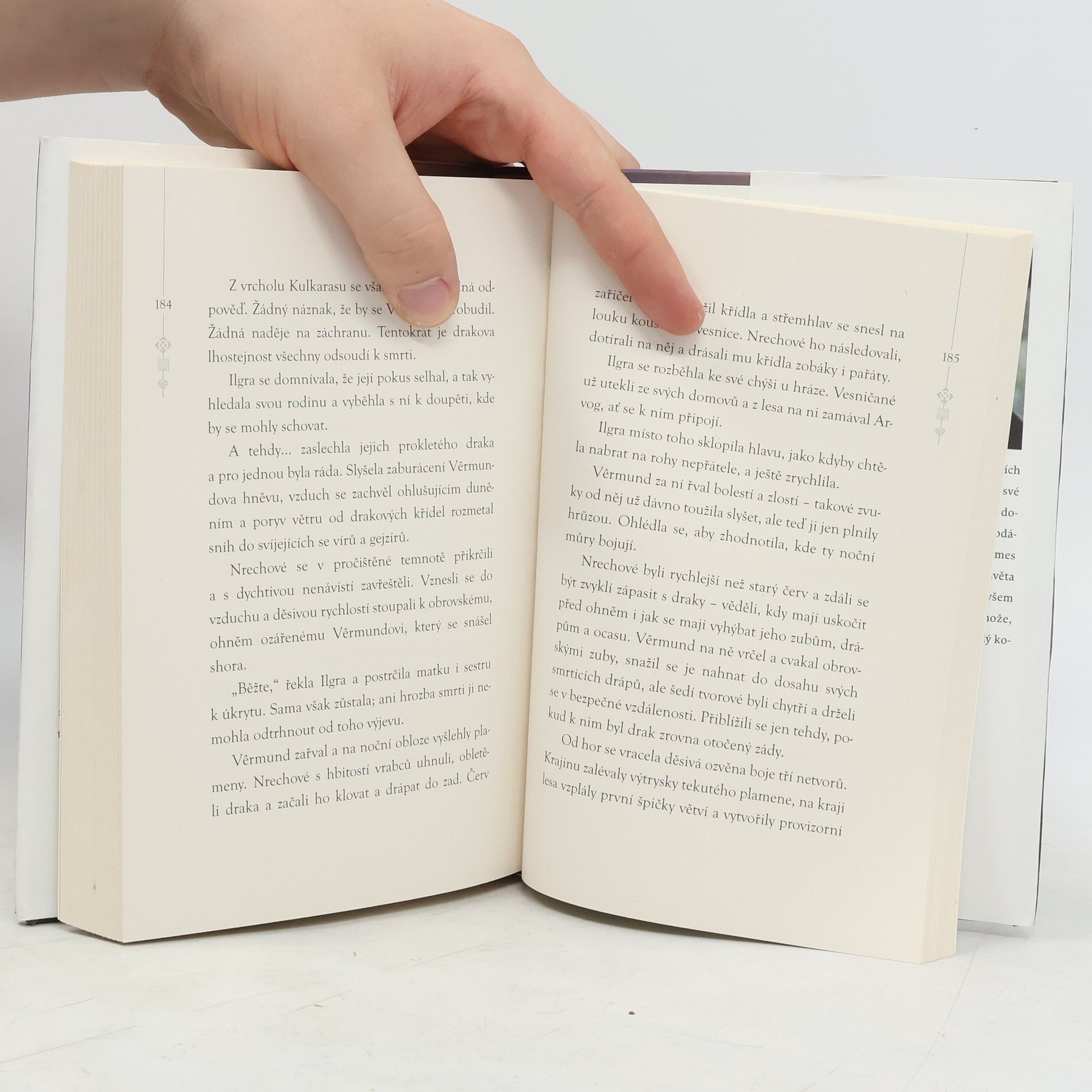 Christopher Paolini Poutník, čarodějnice a červ