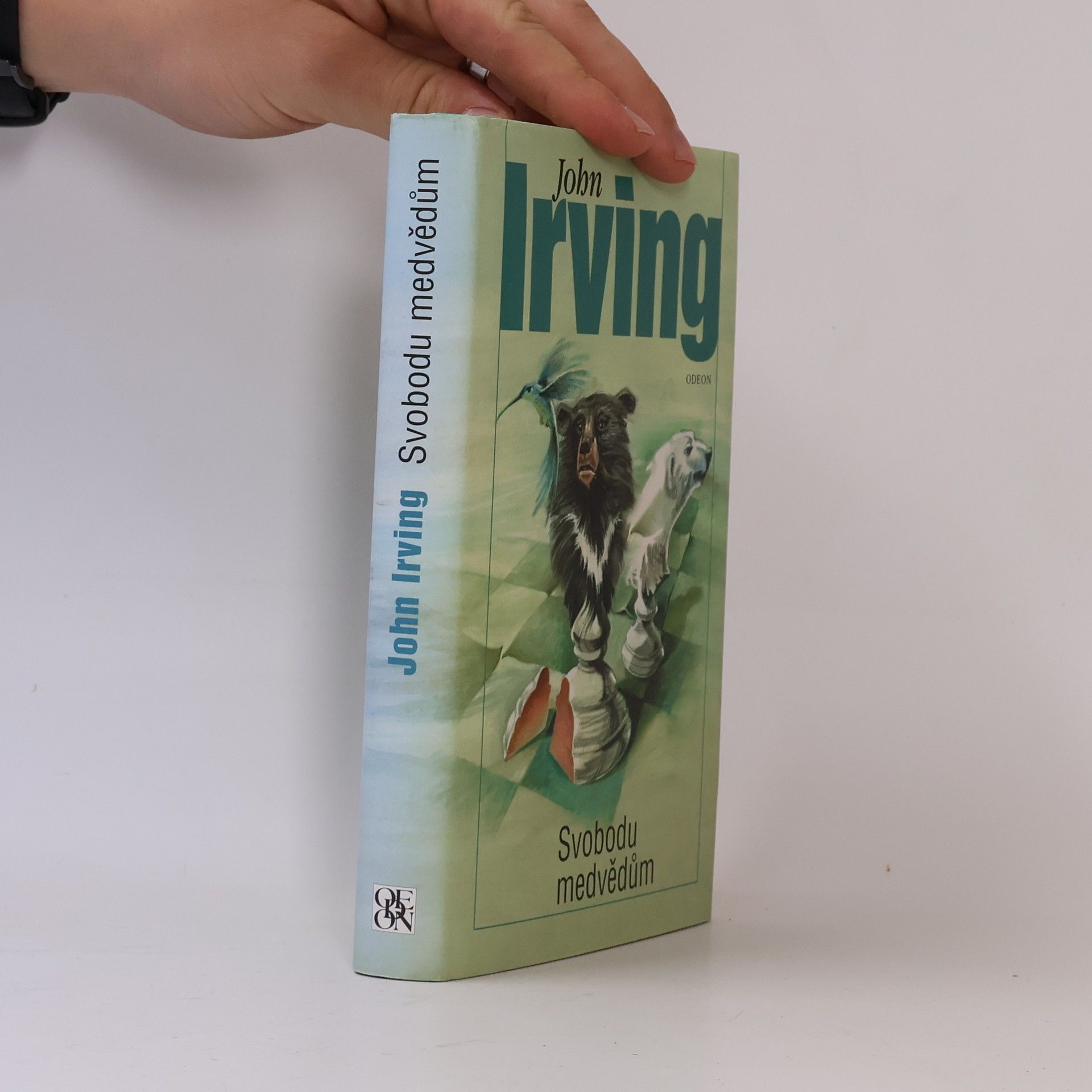 John Irving Svobodu medvědům