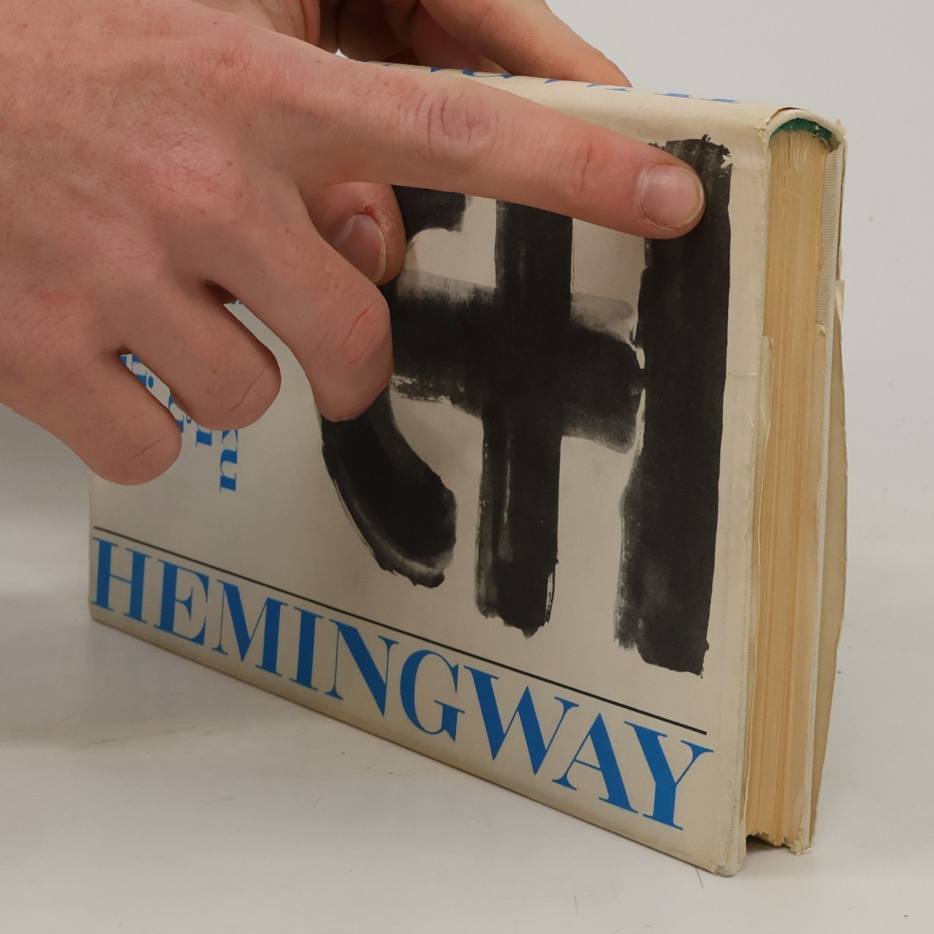 Ernest Hemingway Přes řeku do stínu stromů. Pohyblivý svátek