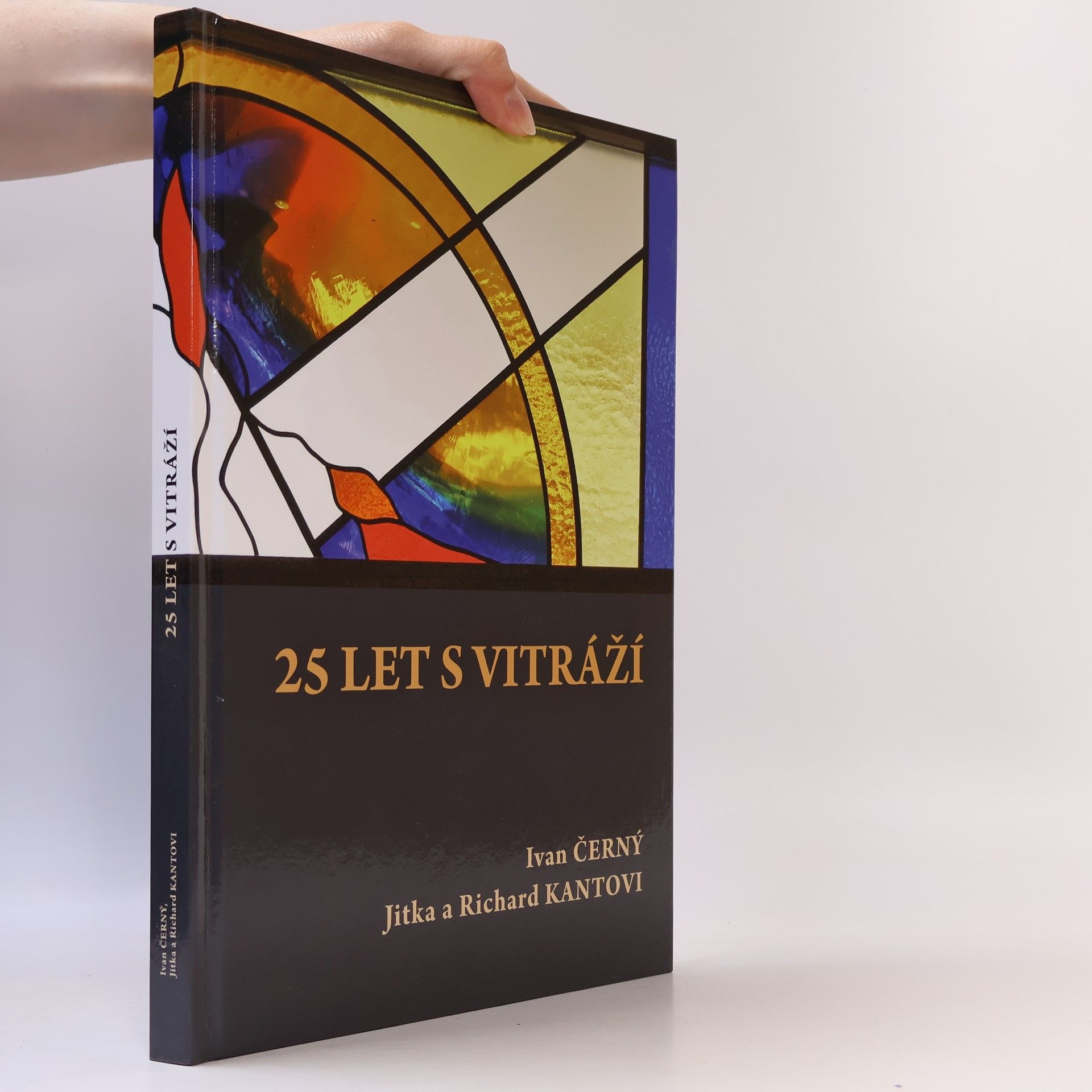 Ivan Černý 25 let s vitráží