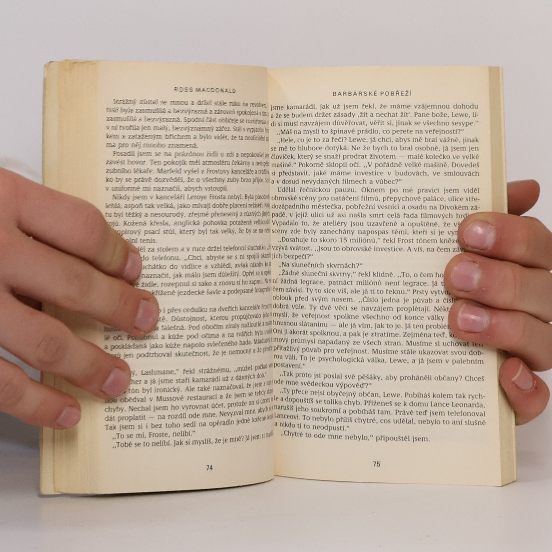 Ross Macdonald Barbarské pobřeží