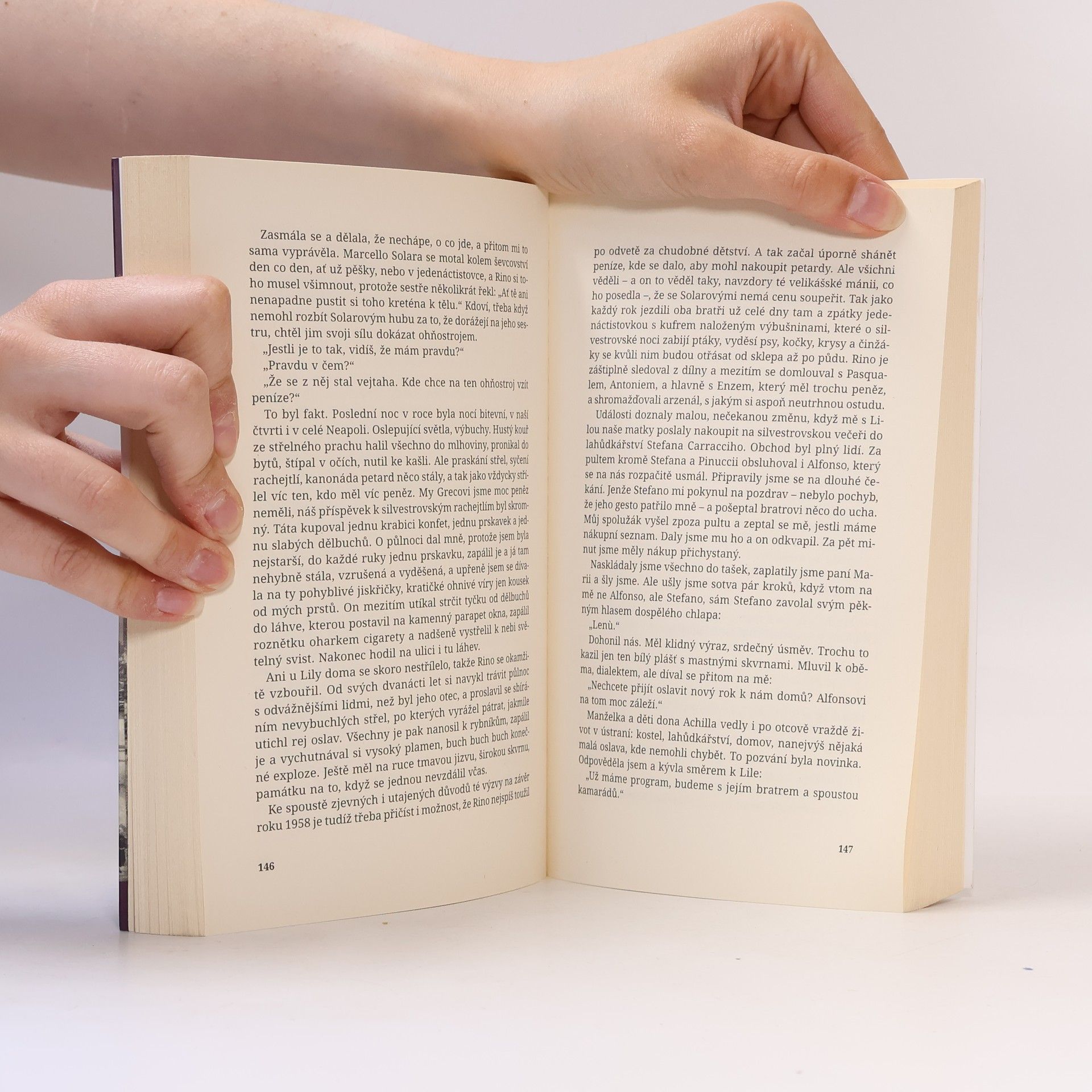 Elena Ferrante Geniální přítelkyně 1. Dětství a dospívání