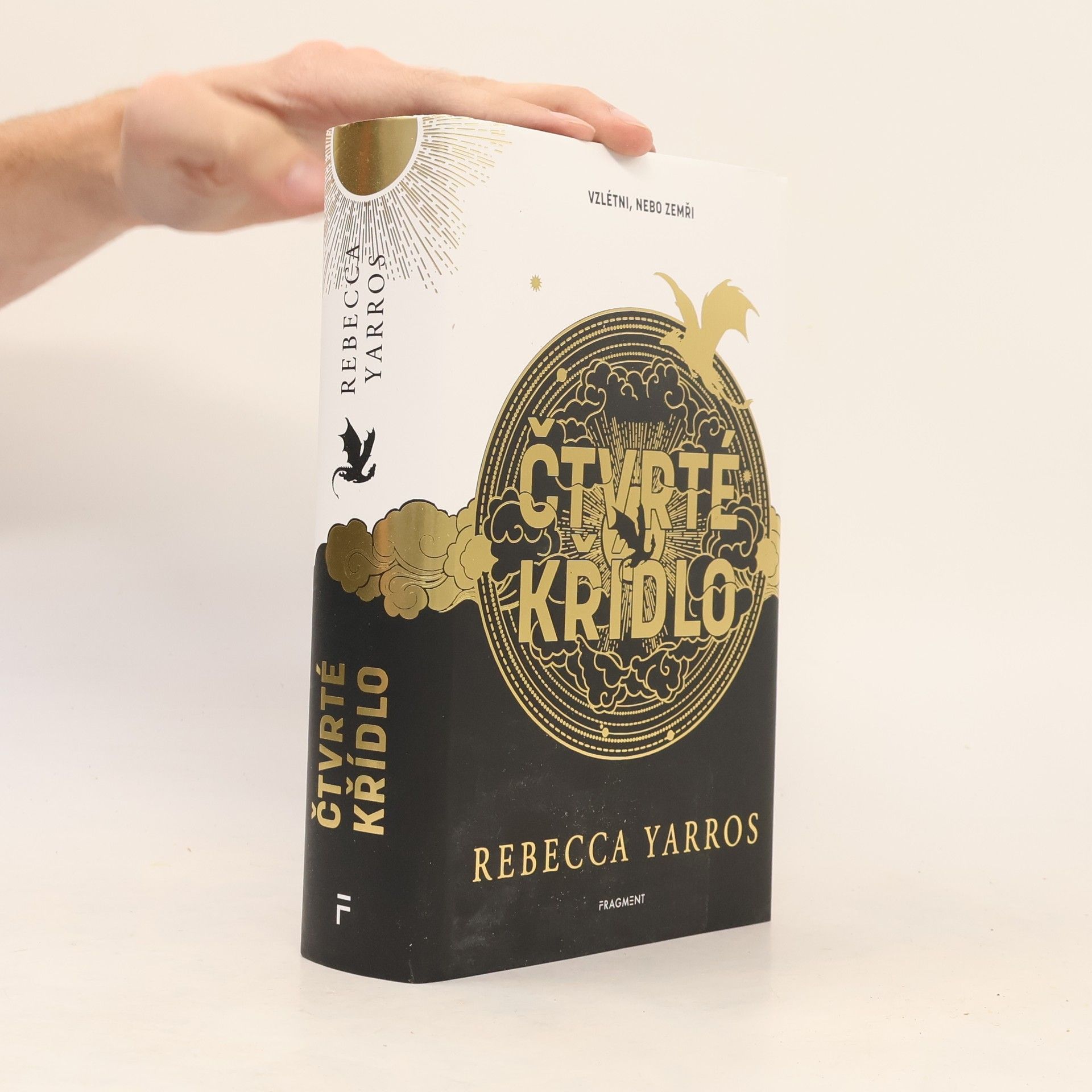 Rebecca Yarros Čtvrté křídlo