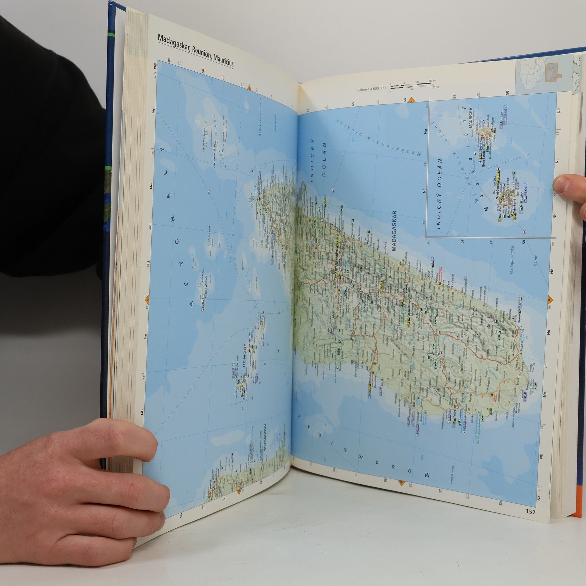 Irena Rybová Atlas světa nové zpracování, systém piktogramů, lexikon zemí