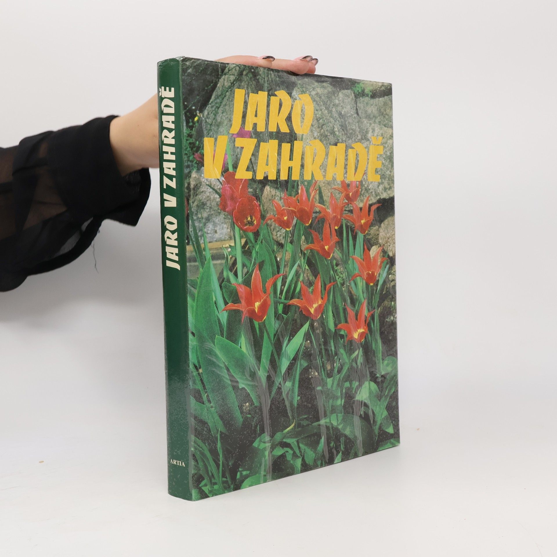 Various authors Jaro v zahradě