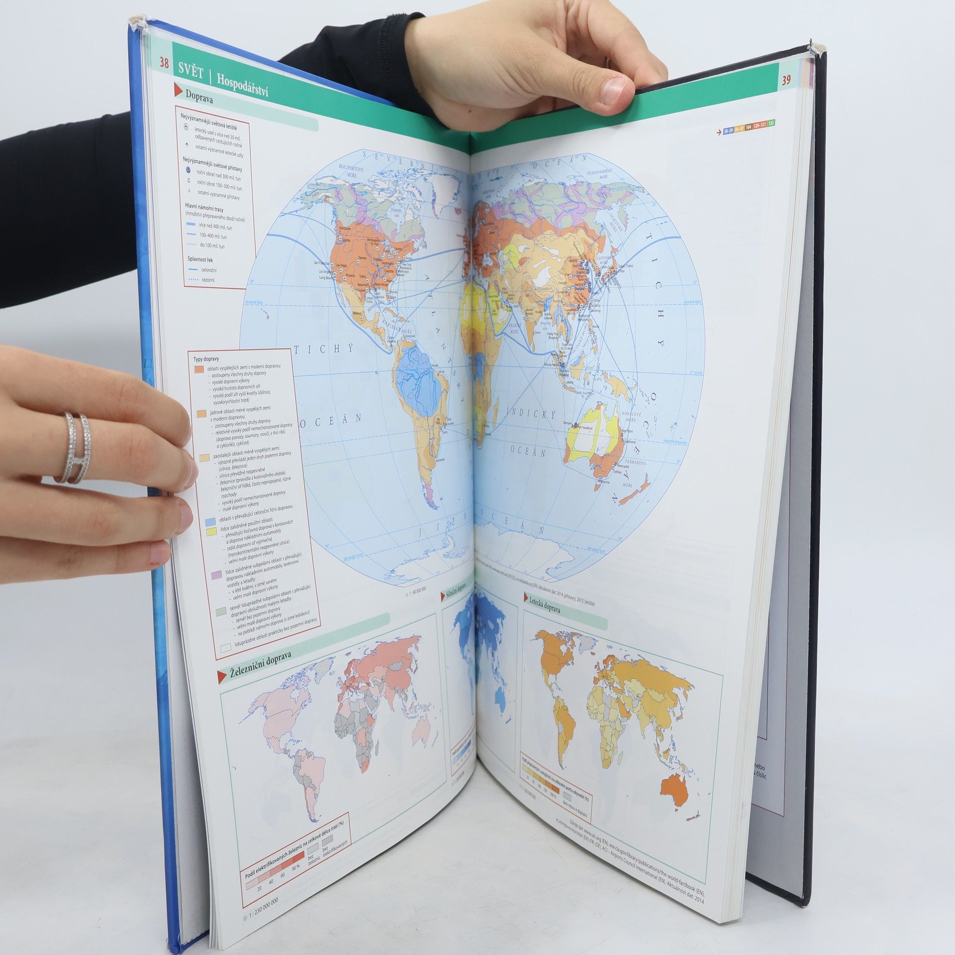 Auteurscollectief Školní atlas světa