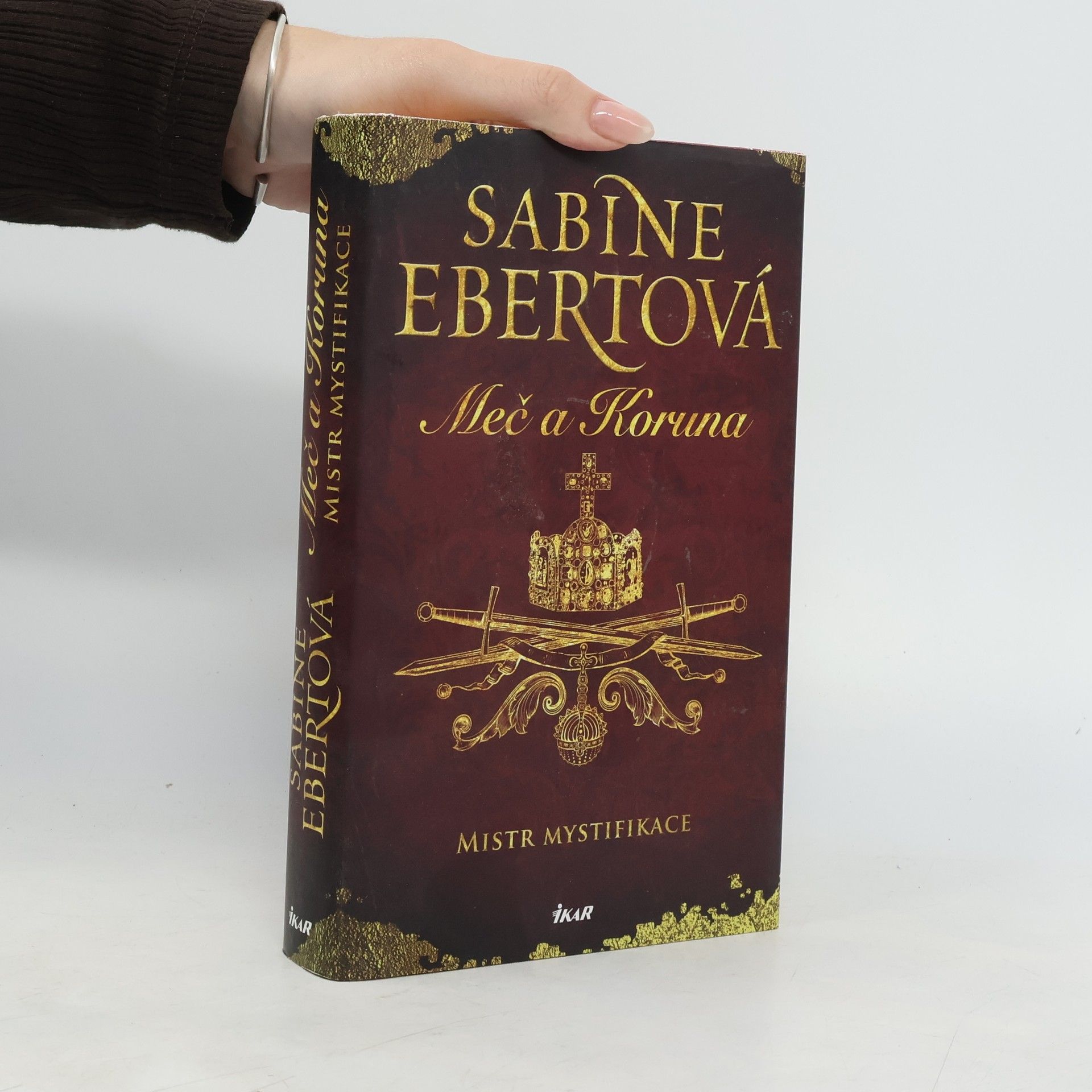 Sabine Ebert Meč a Koruna. Mistr mystifikace