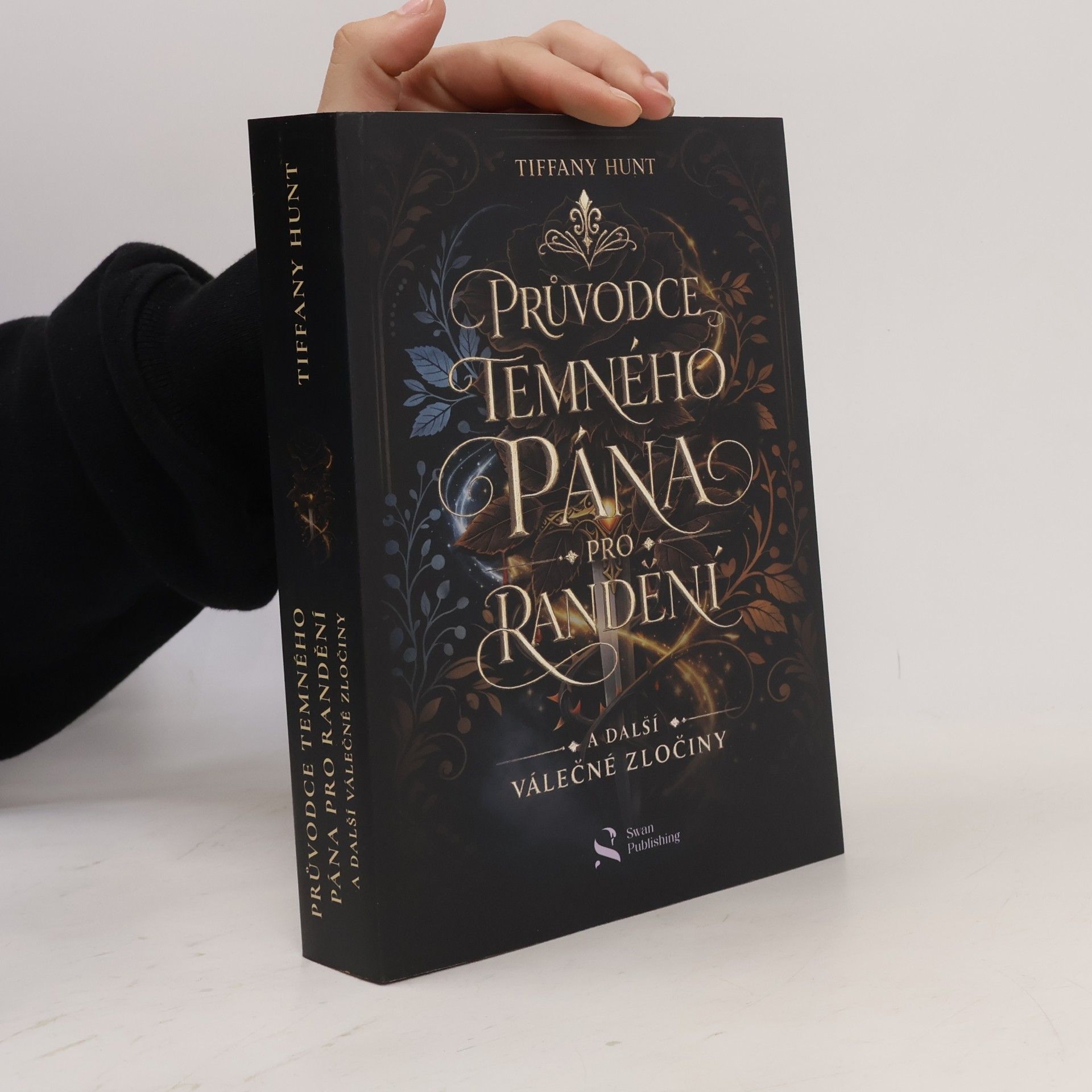 Tiffany Hunt Průvodce temného pána pro randění a další válečné zločiny