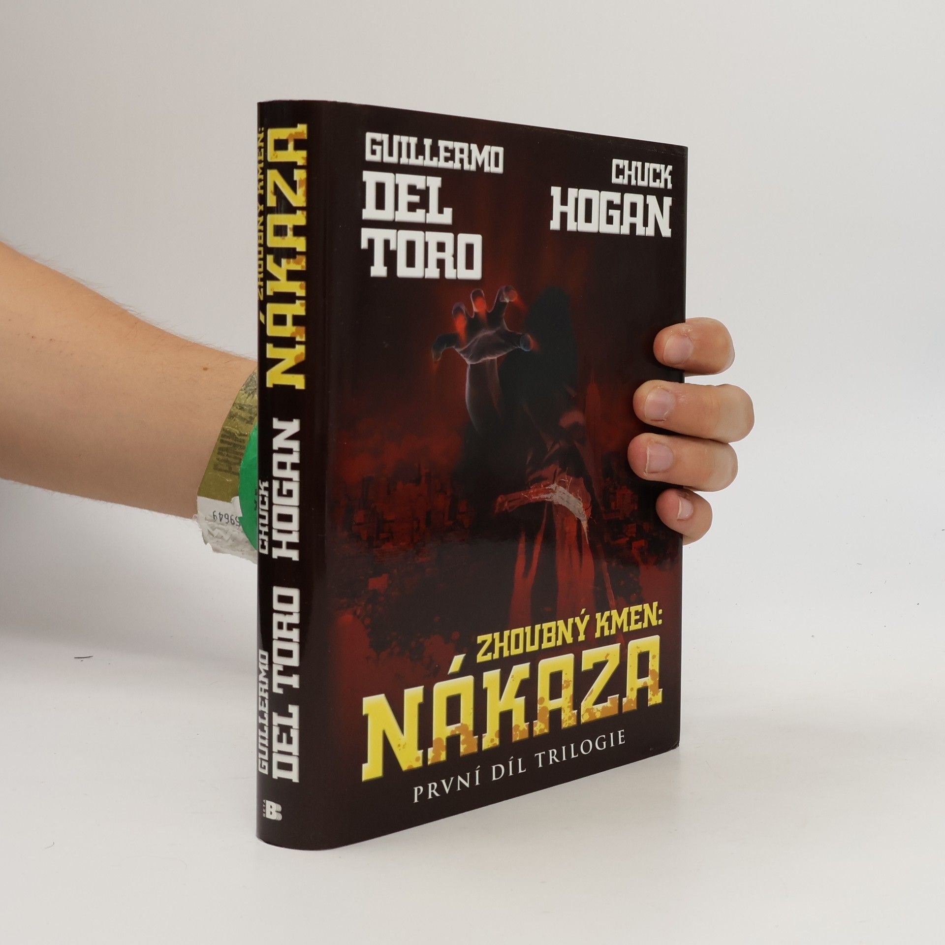 Guillermo del Toro Zhoubný kmen. Nákaza